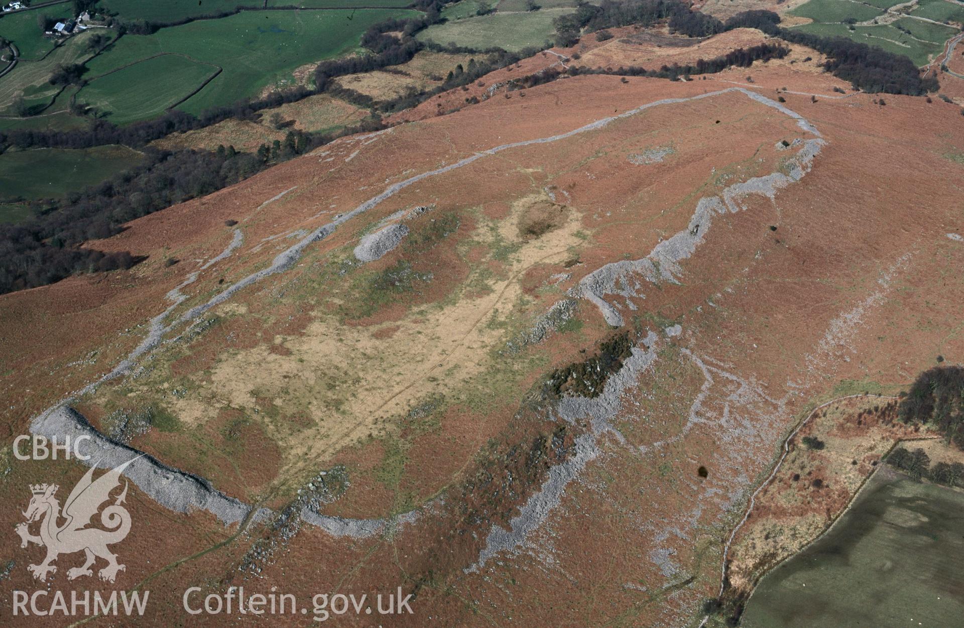 RCAHMW colour oblique aerial photograph of Gaer Fach Hillfort on Y Garn Goch taken on 29/03/1995 by C.R. Musson