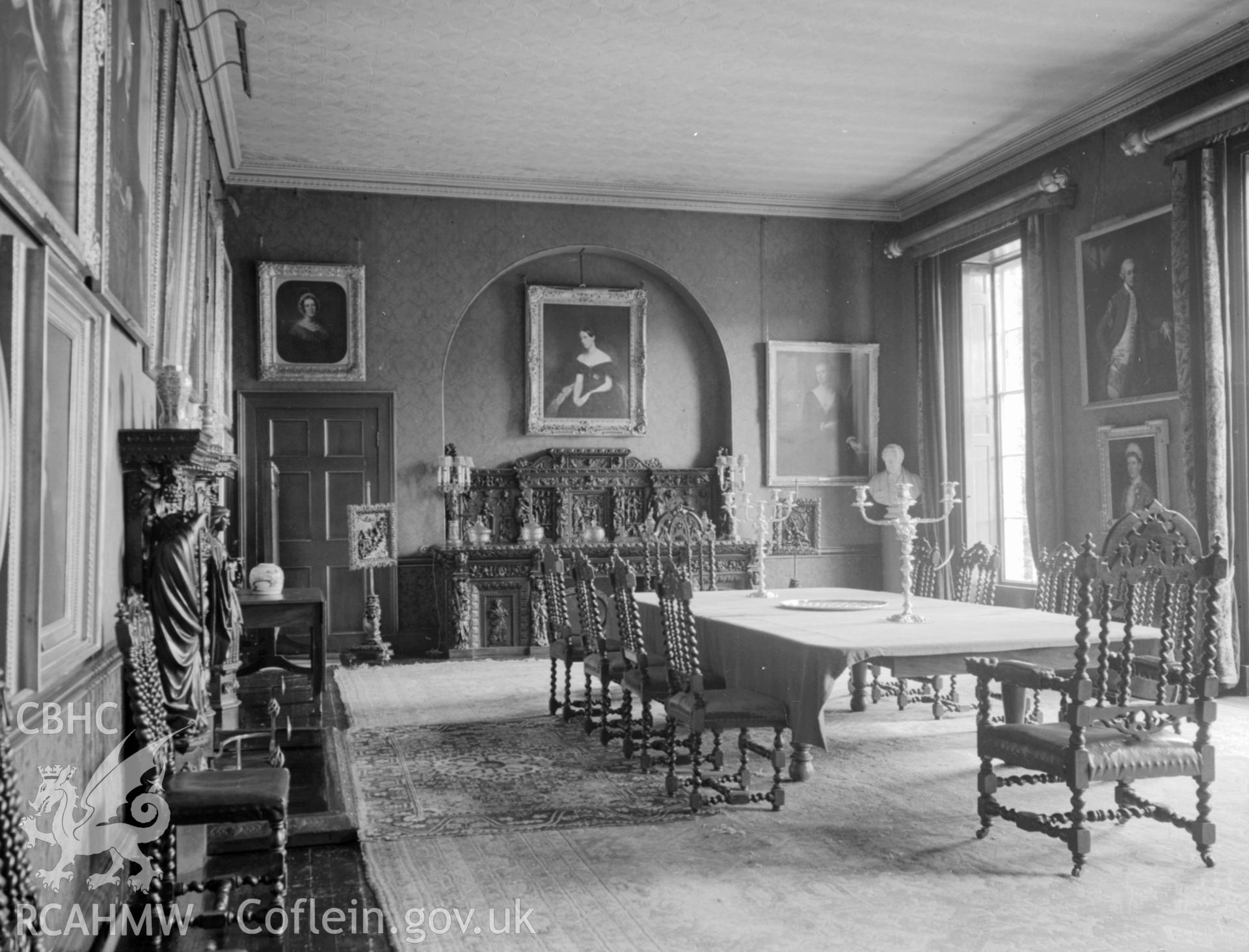 An easterly view of the dining room.