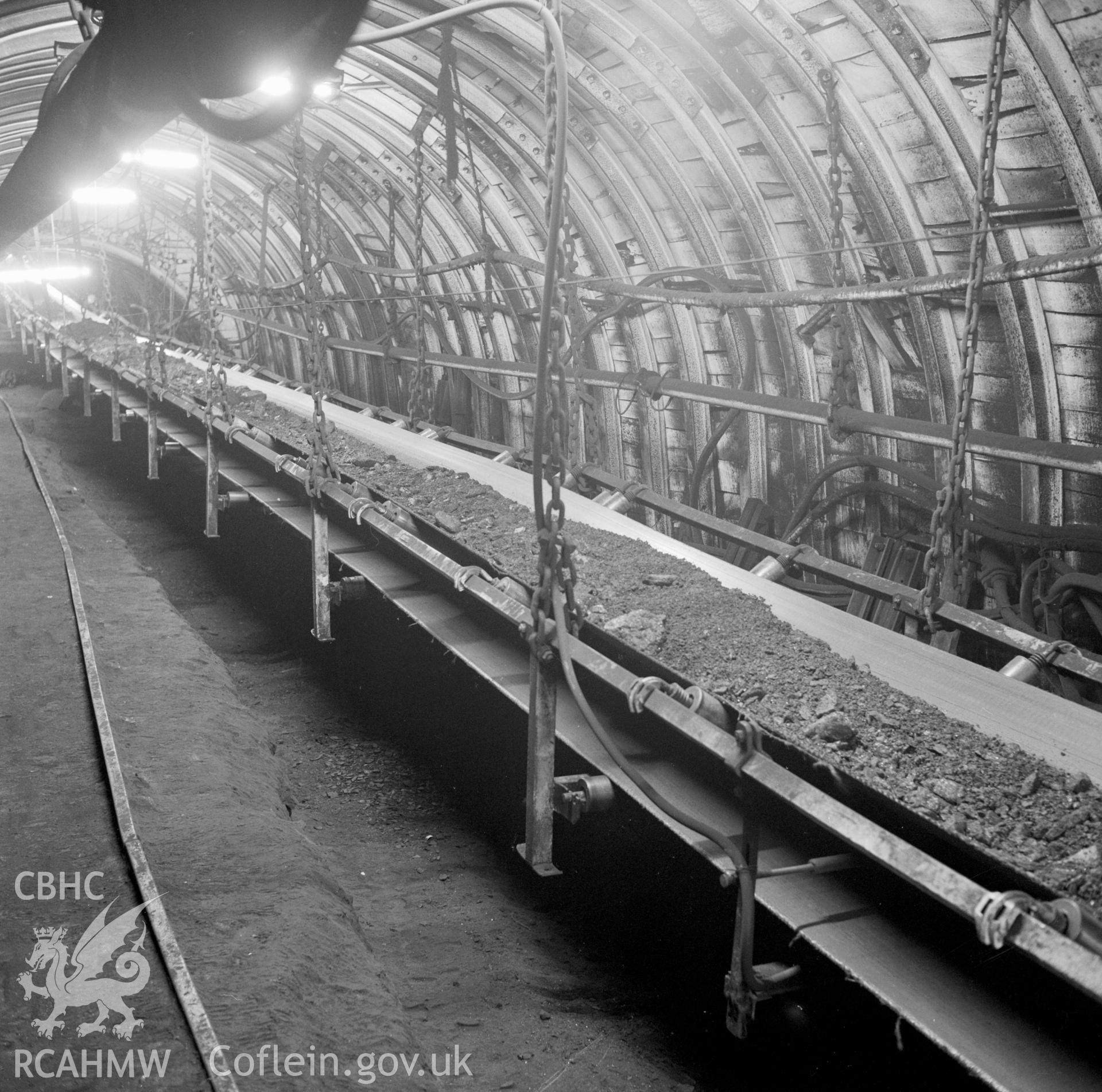 Conveyor belt carrying coal to pit bottom (Cornwell Ref: 309). NA/GEN/90/047e.