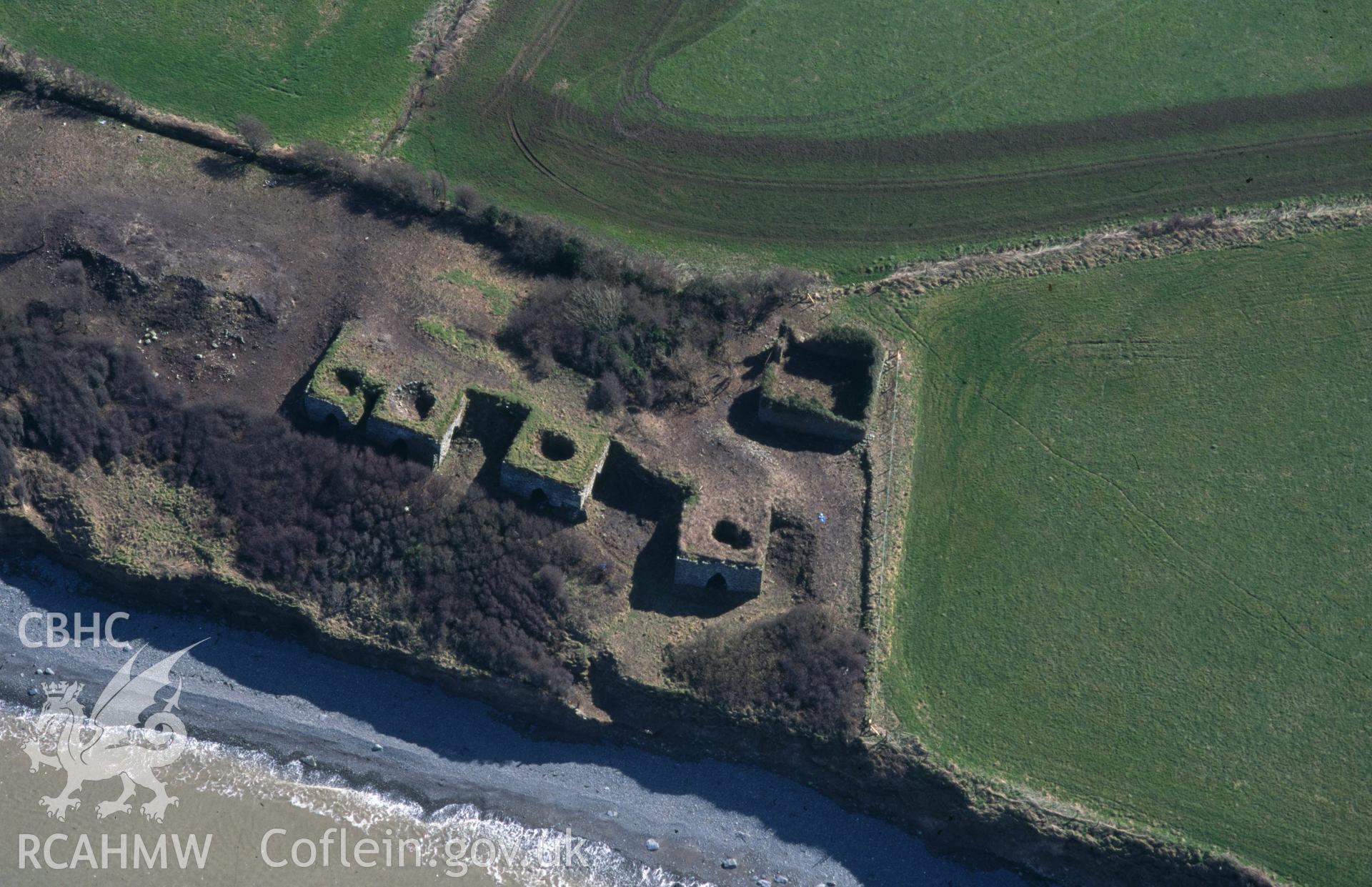 RCAHMW colour oblique aerial photograph of Craiglas Limekilns near Llanrhystud taken on 23/03/1995 by C.R. Musson