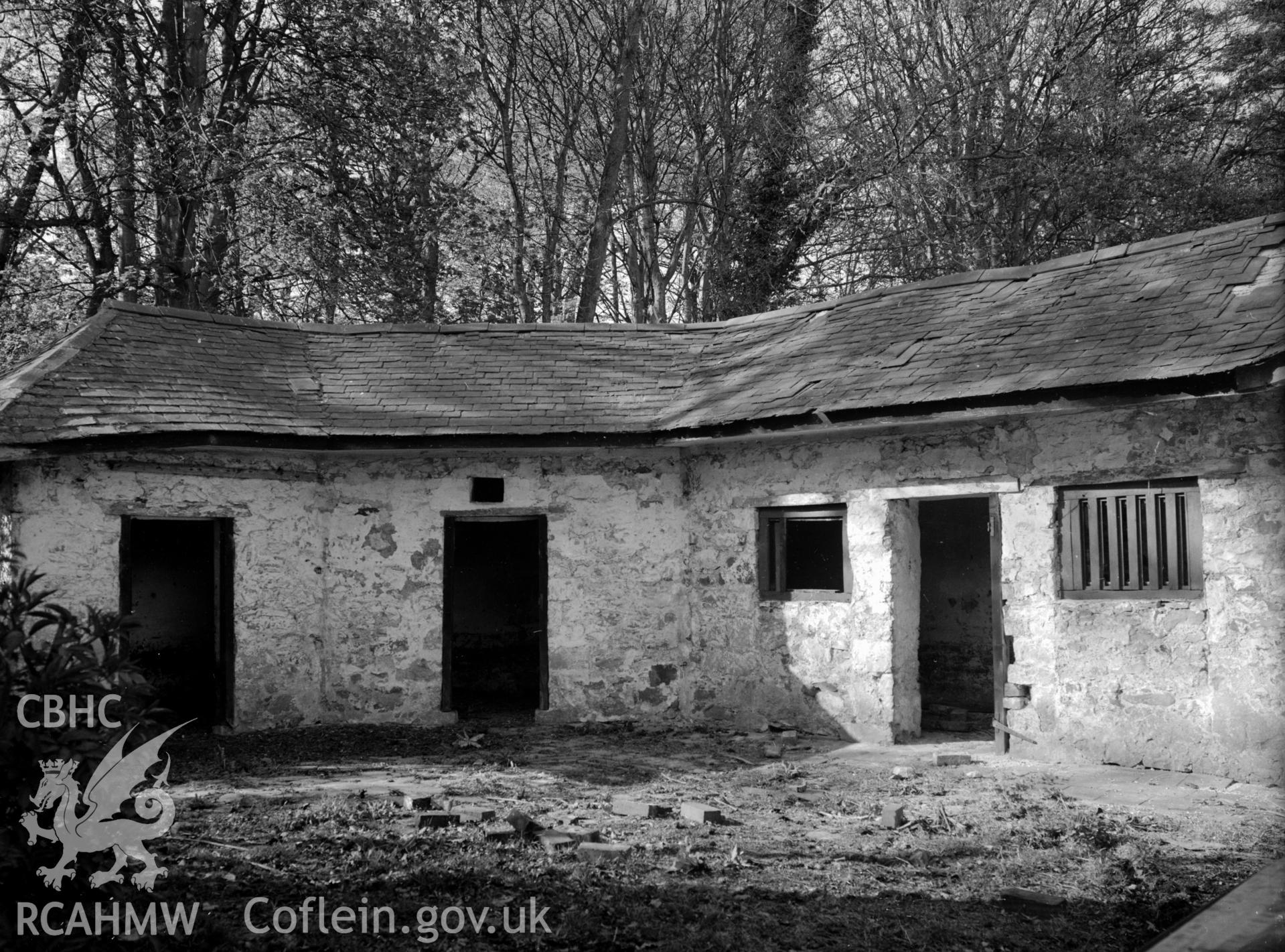 Small one storey buildings with slate roofs. Built in an octagonal shape.