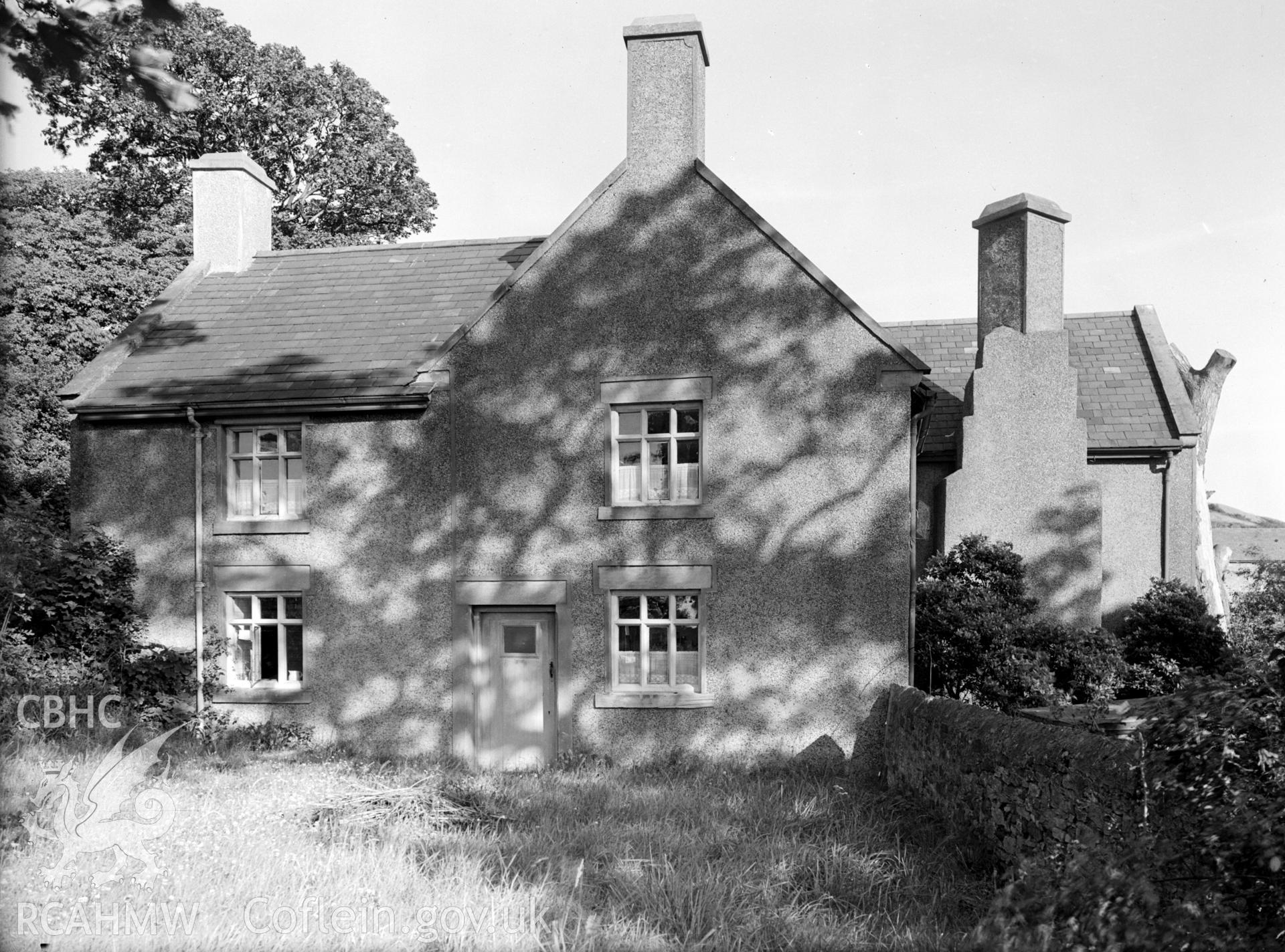 View of 17th century two storey house, no porch but has a massive oak door dated 1659.
