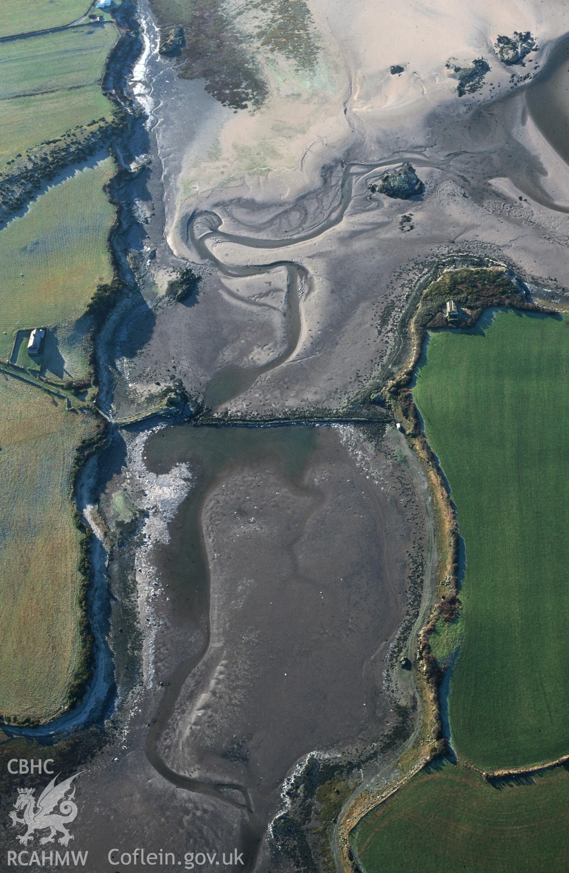 Slide of RCAHMW colour oblique aerial photograph of Felin Wen Tide Mill, taken by T.G. Driver, 10/1/1999.