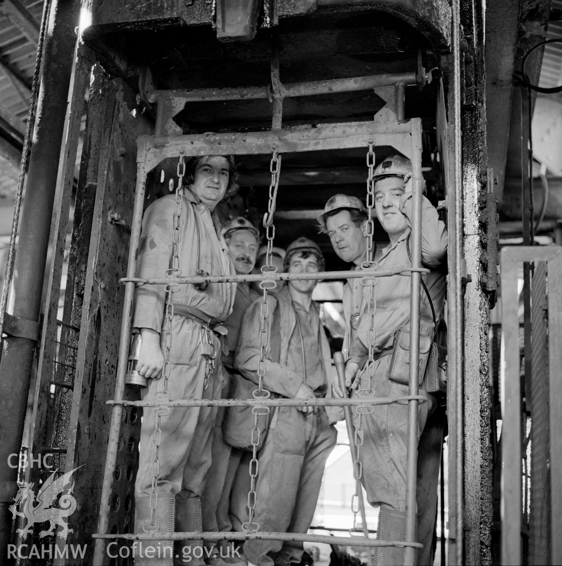 Colliers in cage. NA/GEN/90/047e