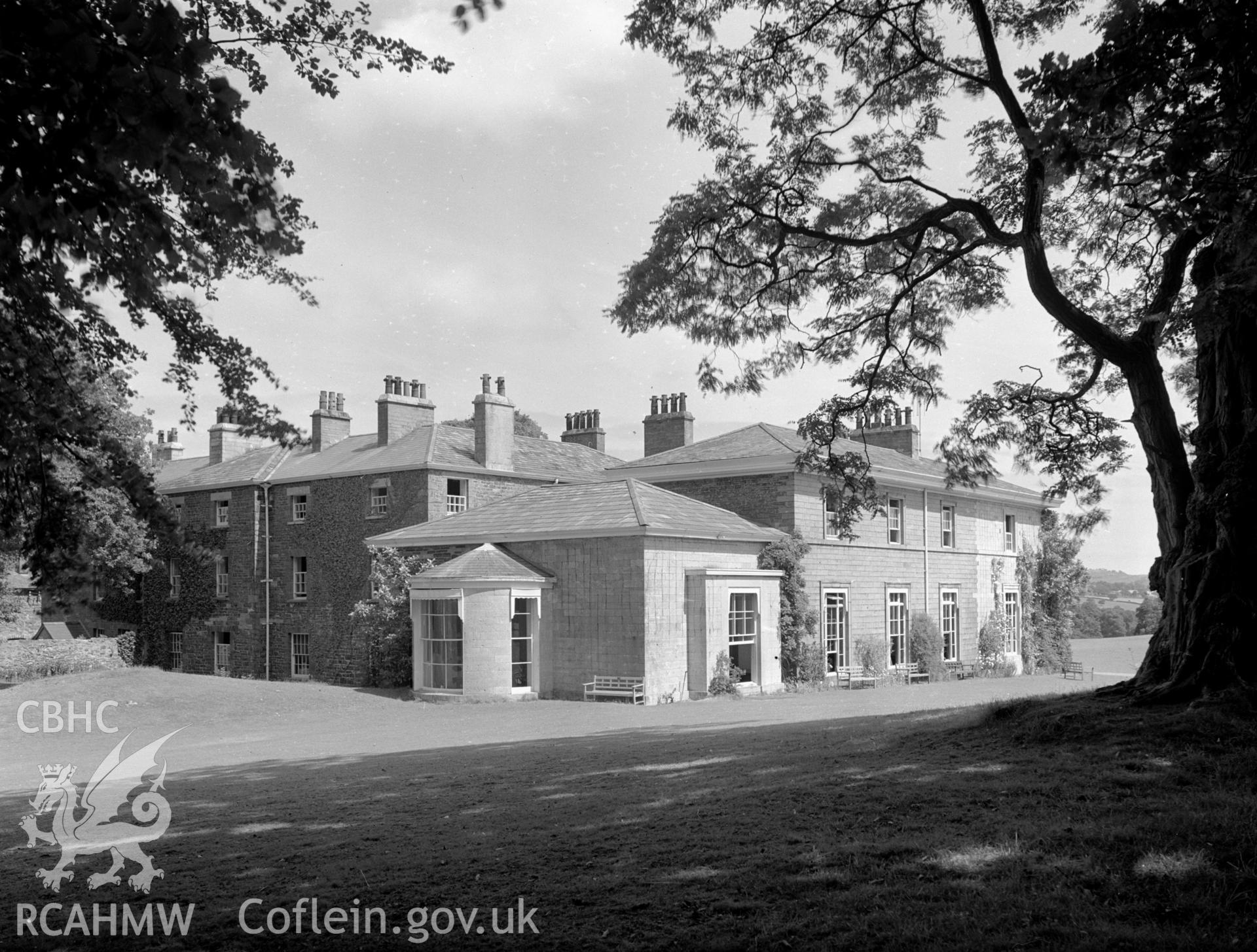 A large mansion varying between 2 and 3 storeys high. With large grounds.