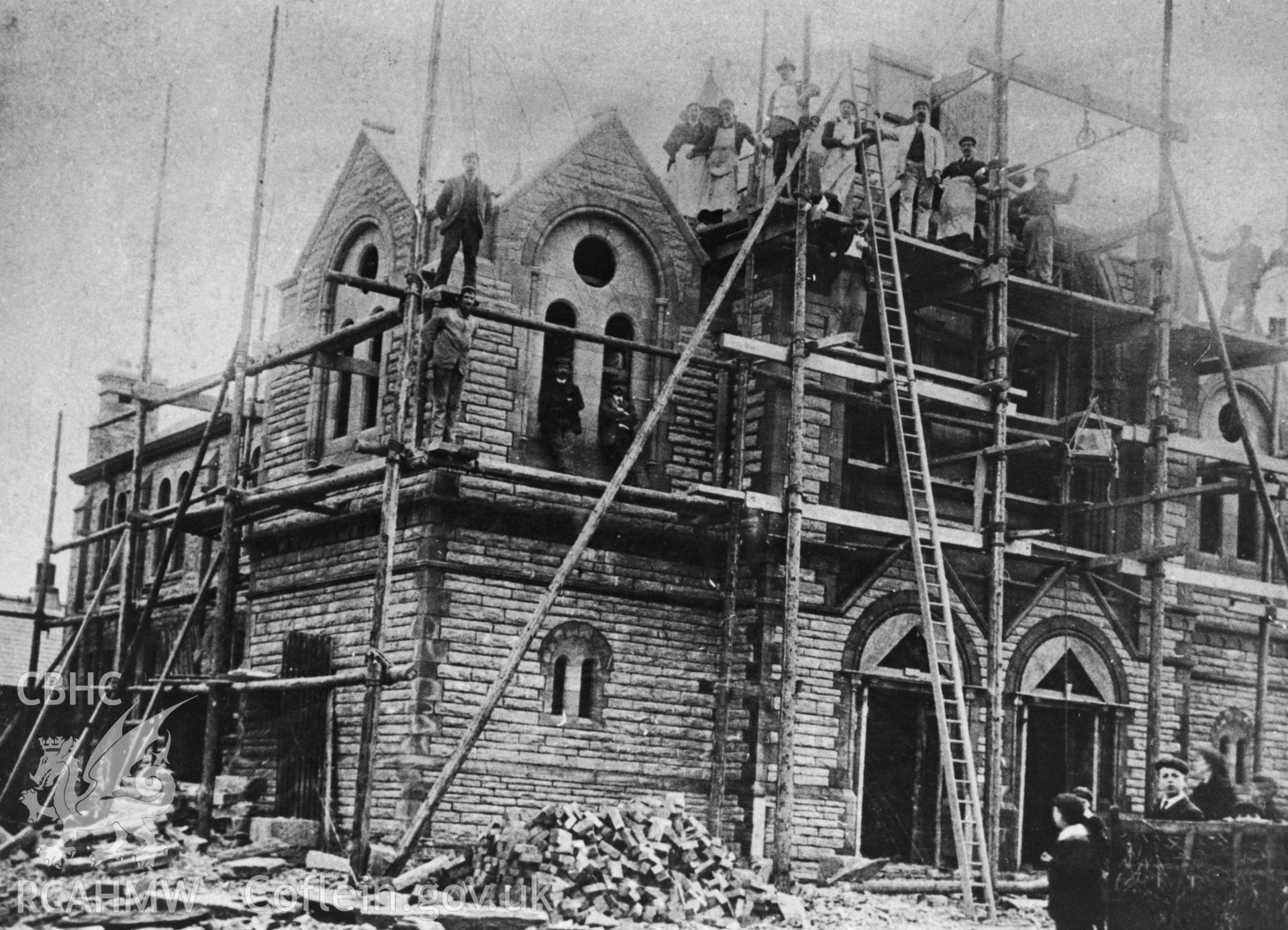 Capel Gwylfa, Blaenau: black and white photograph showing the Capel under construction.
