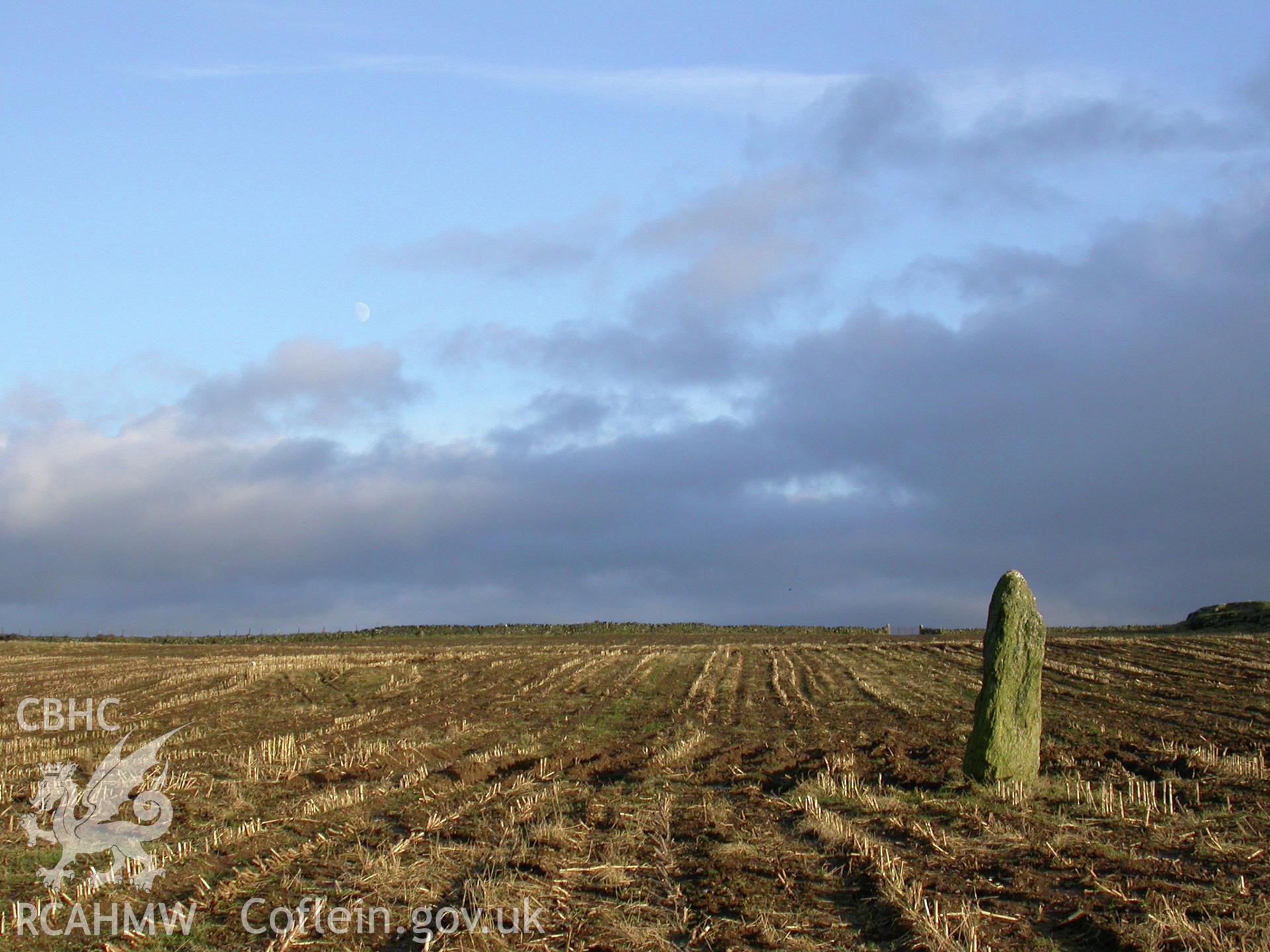 Cremlyn North Standing Stone, from north.