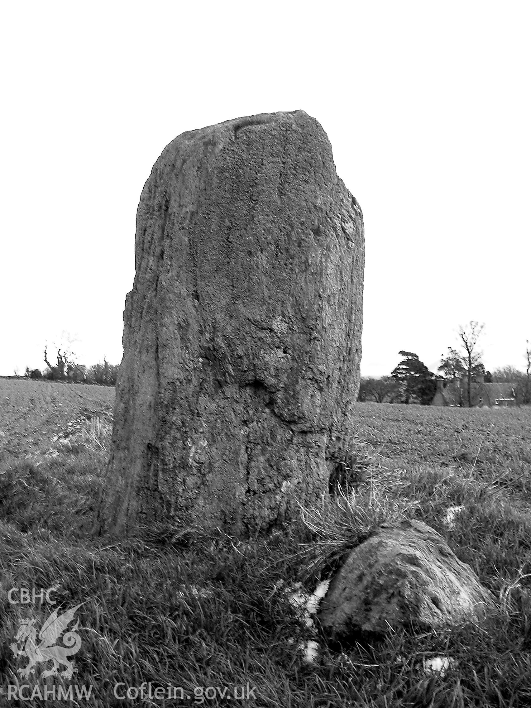 Cremlyn South Standing Stone, from north-west.