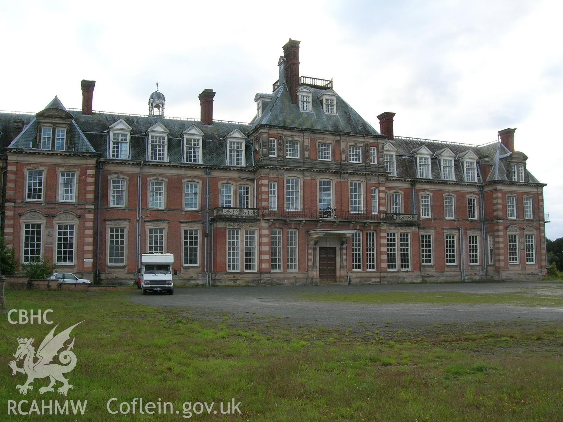 Digital photograph of Kinmel Hall.