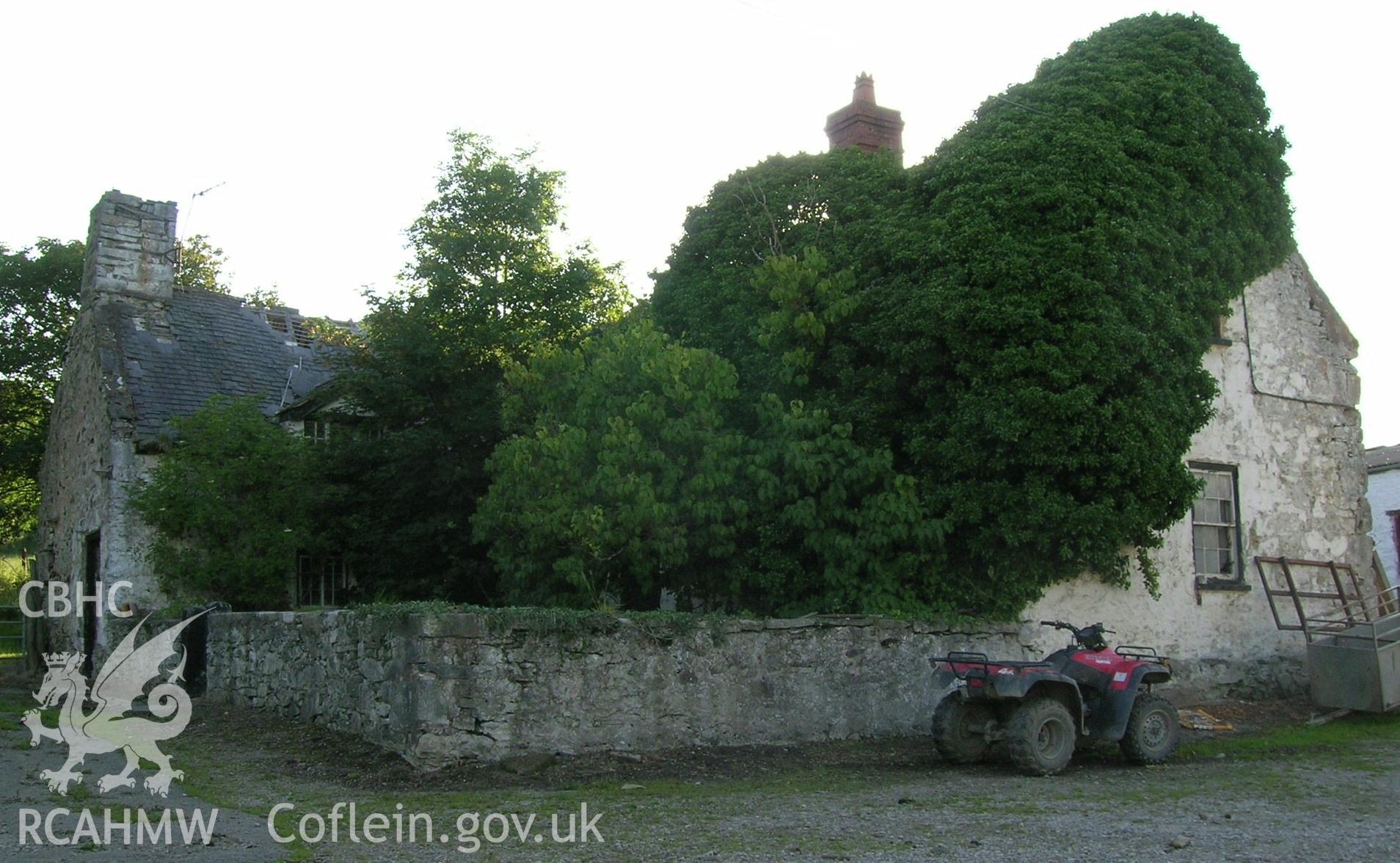 Digital photograph of a house at Bryn Deunydd, Llanefydd.