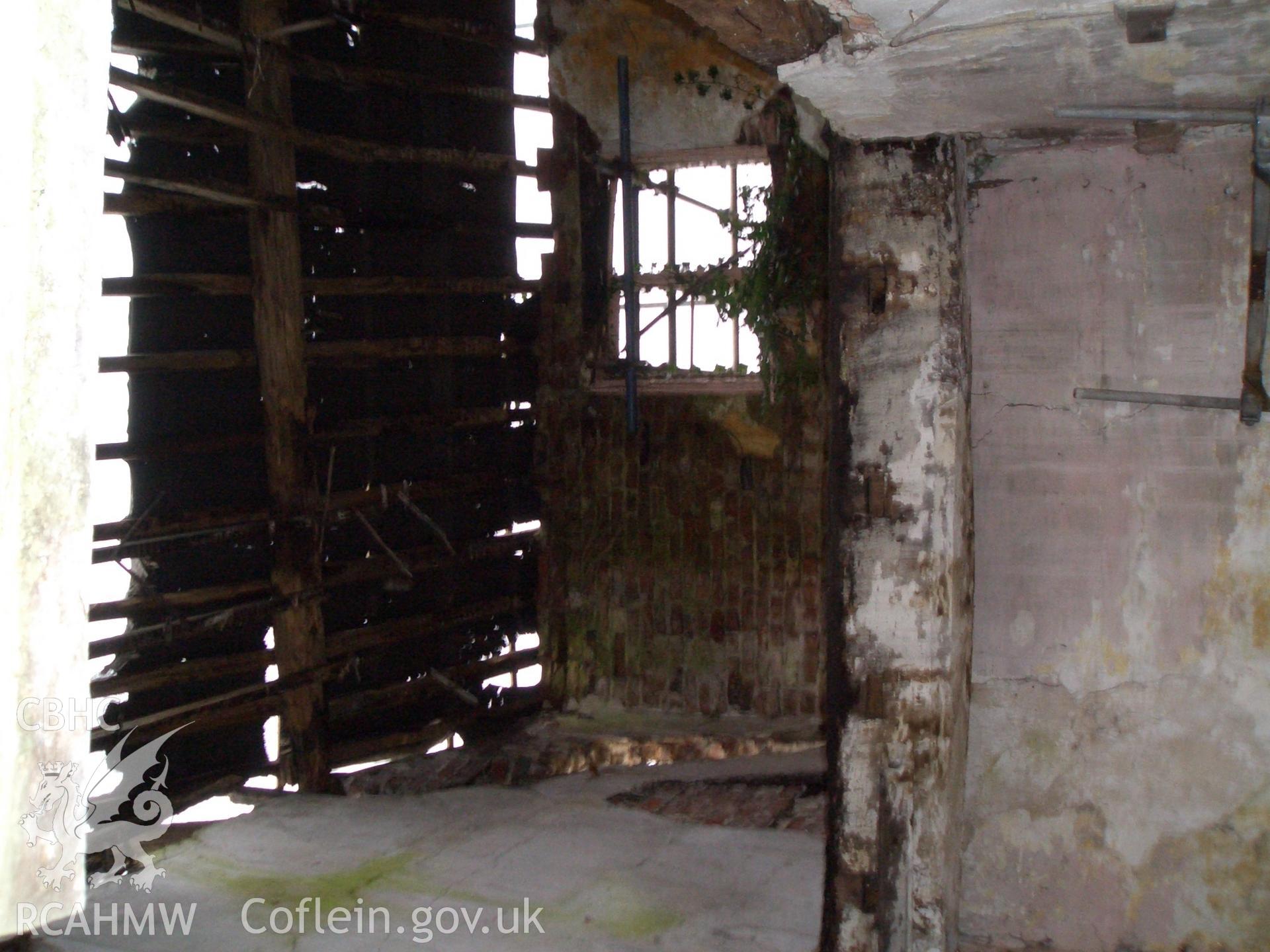 Digital colour photograph of the interior of the Chapel House Farm House, Light Oak Hall.