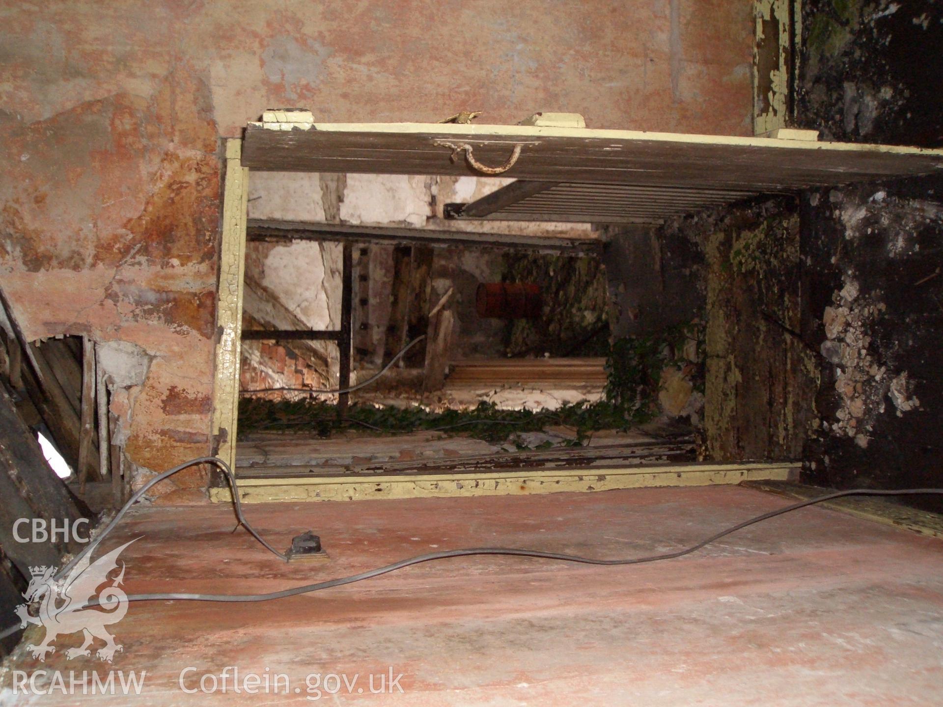 Digital colour photograph of the interior of the Chapel House Farm House, Light Oak Hall.