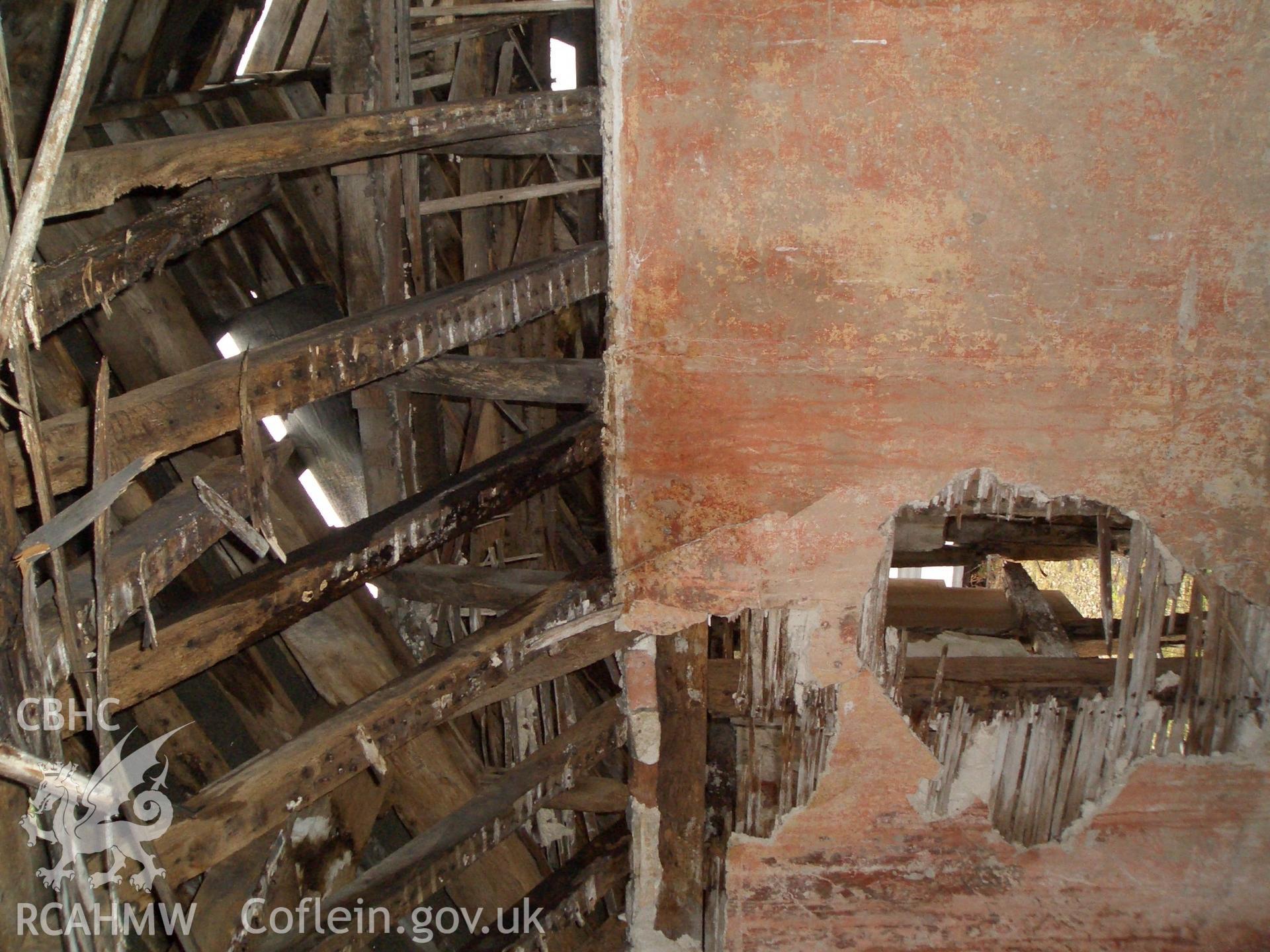 Digital colour photograph of the interior of the Chapel House Farm House, Light Oak Hall.