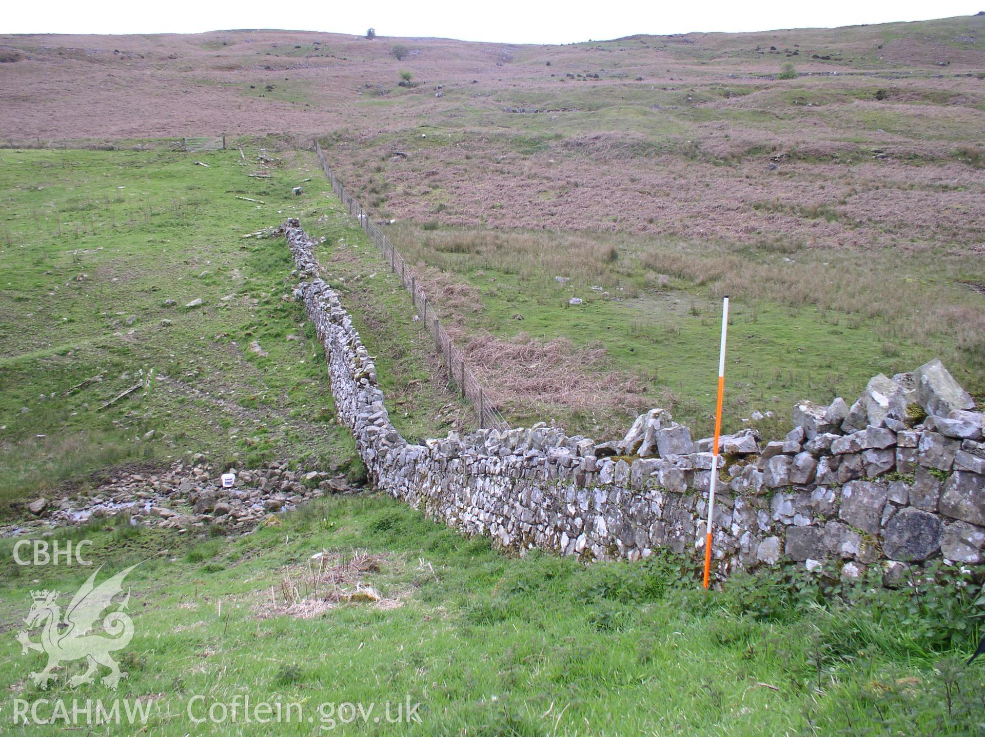 Photograph of Blaen Onneu Enclosure taken on 09/05/2005 by J.B. Winterburn during an Upland Survey undertaken by John Winterburn Archaeological Services.