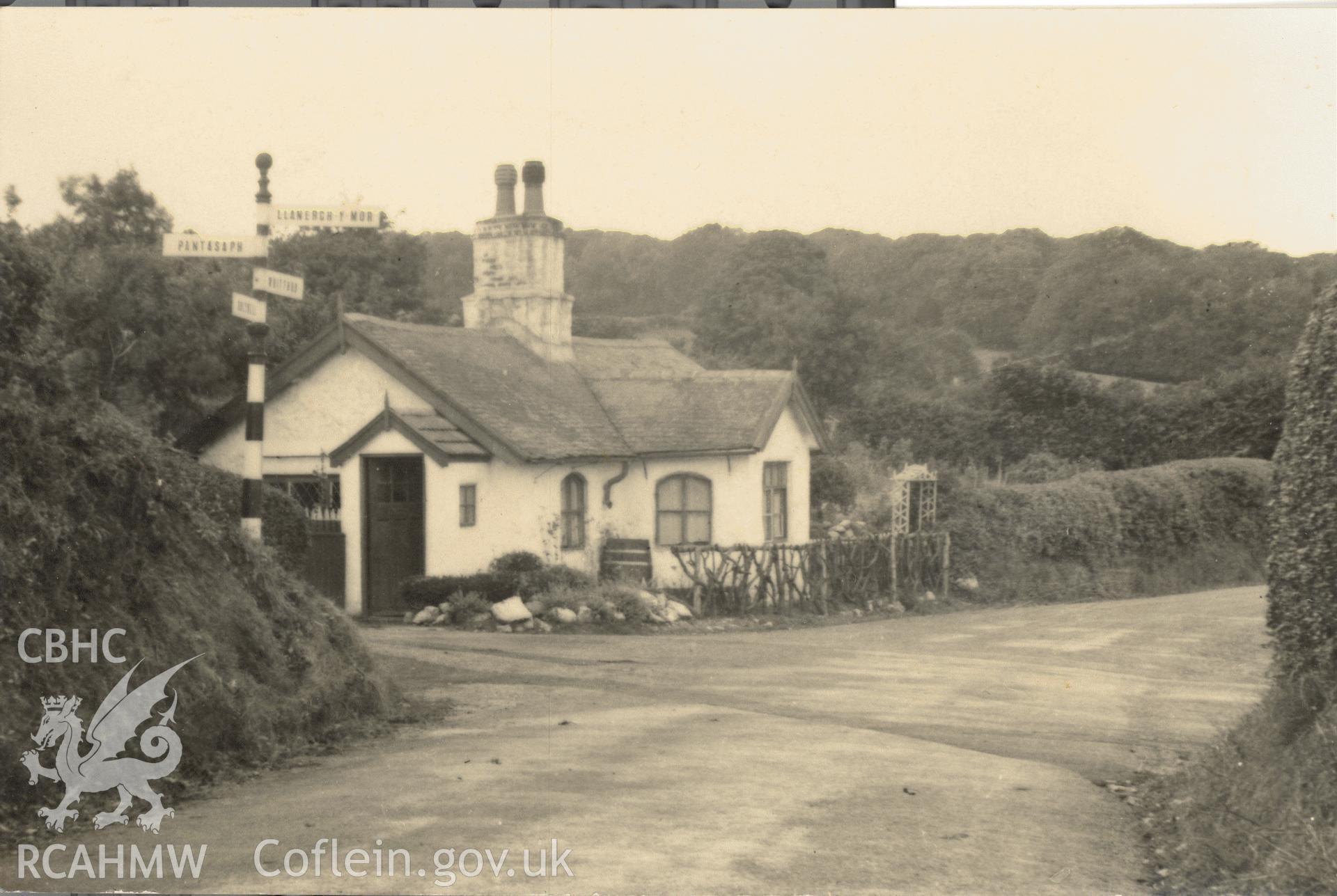 Digitised postcard image of an unlocated site. Produced by Parks and Gardens Data Services, from an original item in the Peter Davis Collection at Parks and Gardens UK. We hold only web-resolution images of this collection, suitable for viewing on screen and for research purposes only. We do not hold the original images, or publication quality scans.