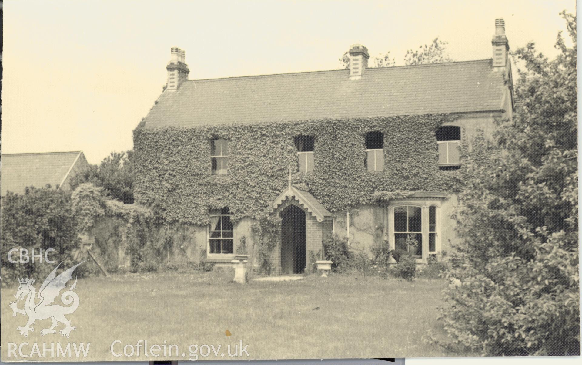 Digitised postcard image of unidentified house, St Athan. Produced by Parks and Gardens Data Services, from an original item in the Peter Davis Collection at Parks and Gardens UK. We hold only web-resolution images of this collection, suitable for viewing on screen and for research purposes only. We do not hold the original images, or publication quality scans.