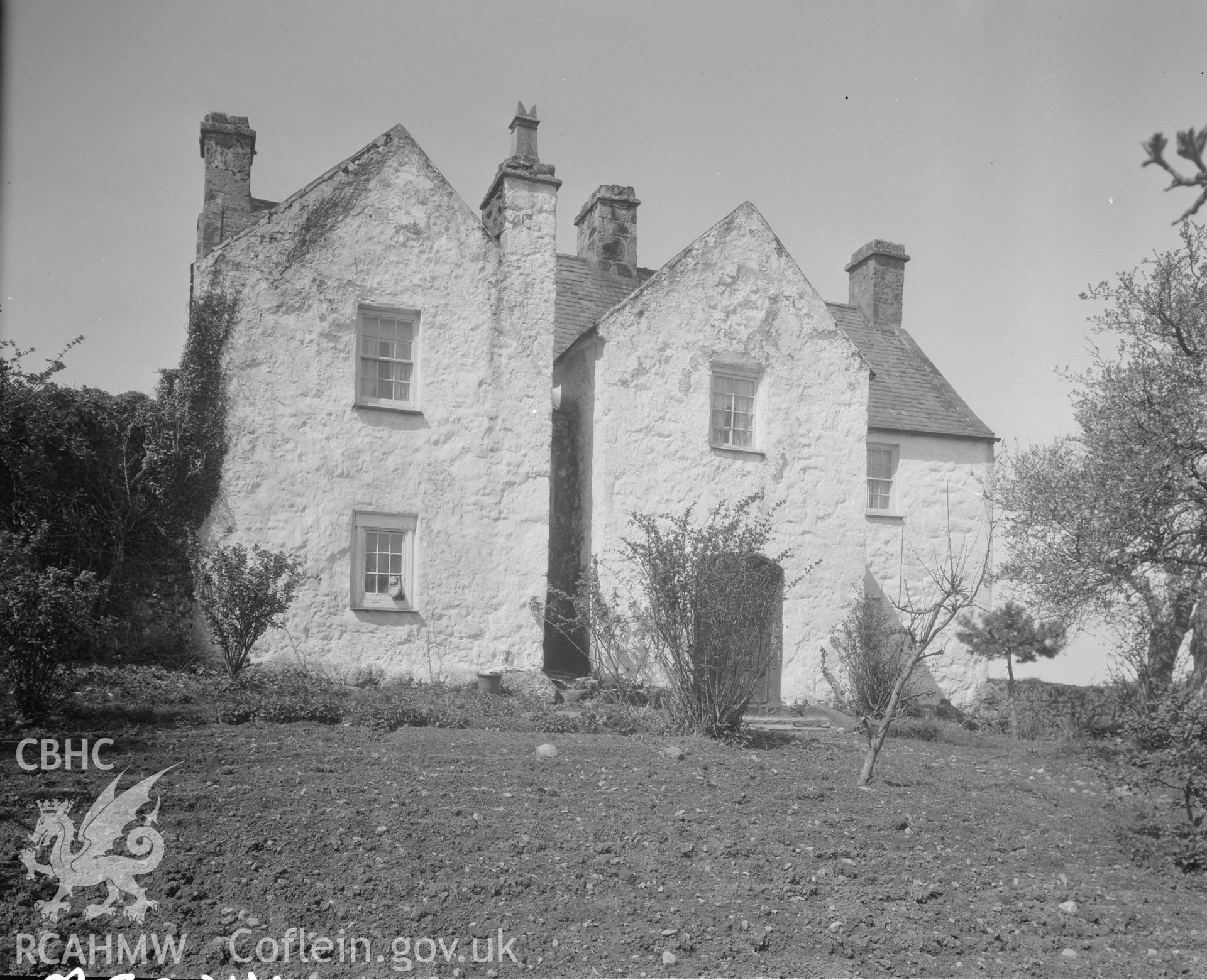 Black and white photograph of Hendre Hywel, Talwrn.