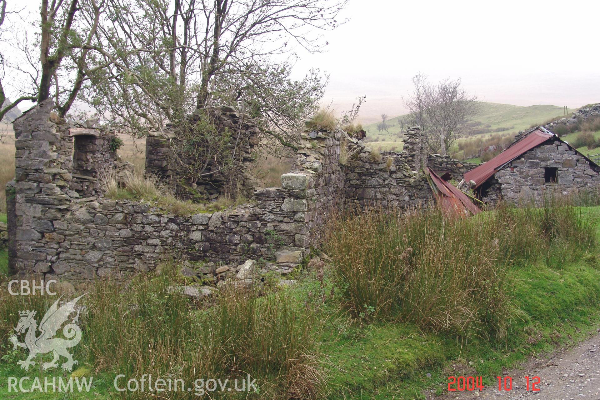 Photograph of Bwlch-y-styllen Farmstead taken on 12/10/2004 by N. Phillips during an Upland Survey undertaken by Cambrian Archaeological Projects.
