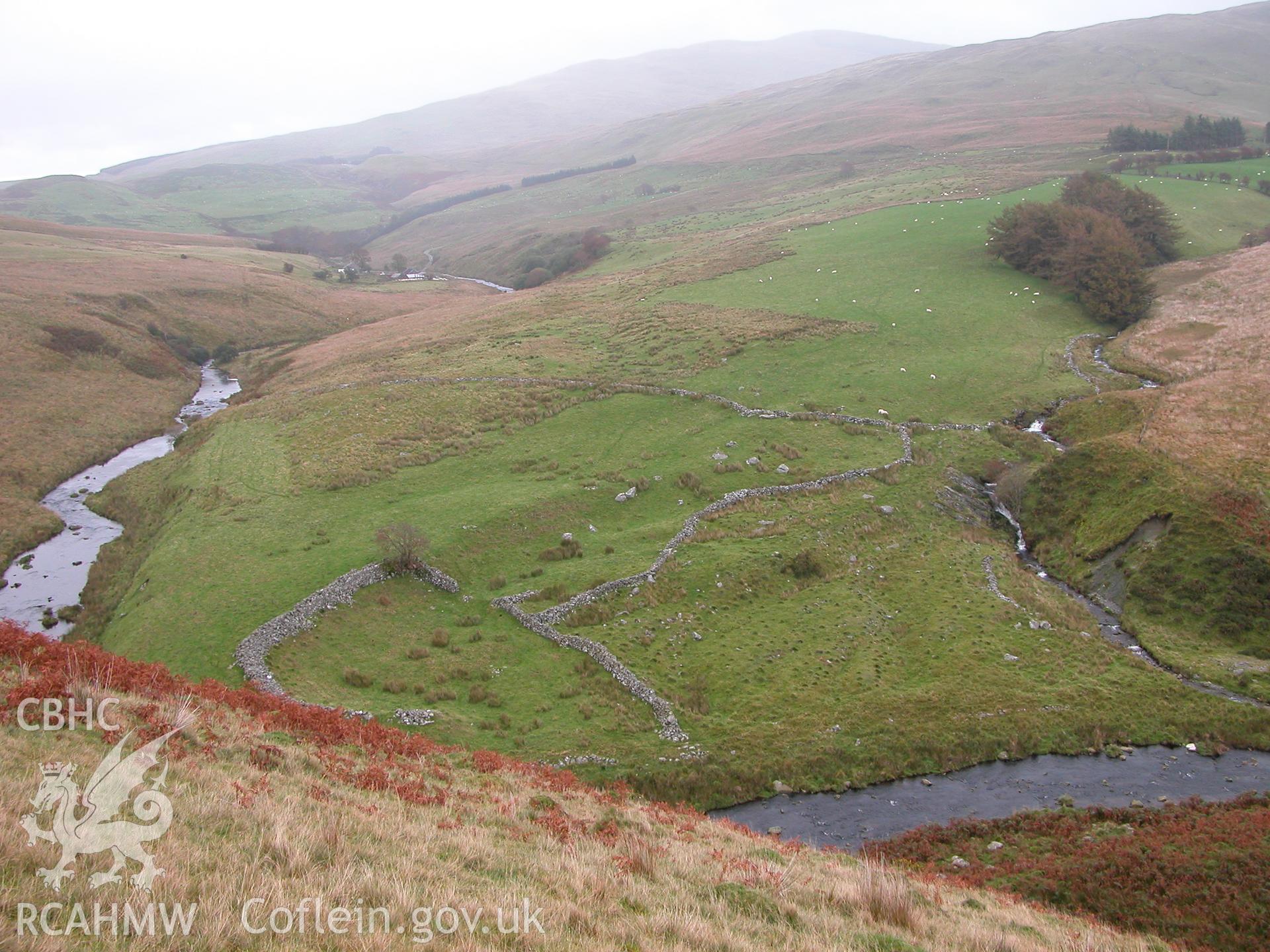 Photograph of Hirnant Sheepfold taken on 24/10/2004 by R.S. Jones during an Upland Survey undertaken by Cambrian Archaeological Projects.