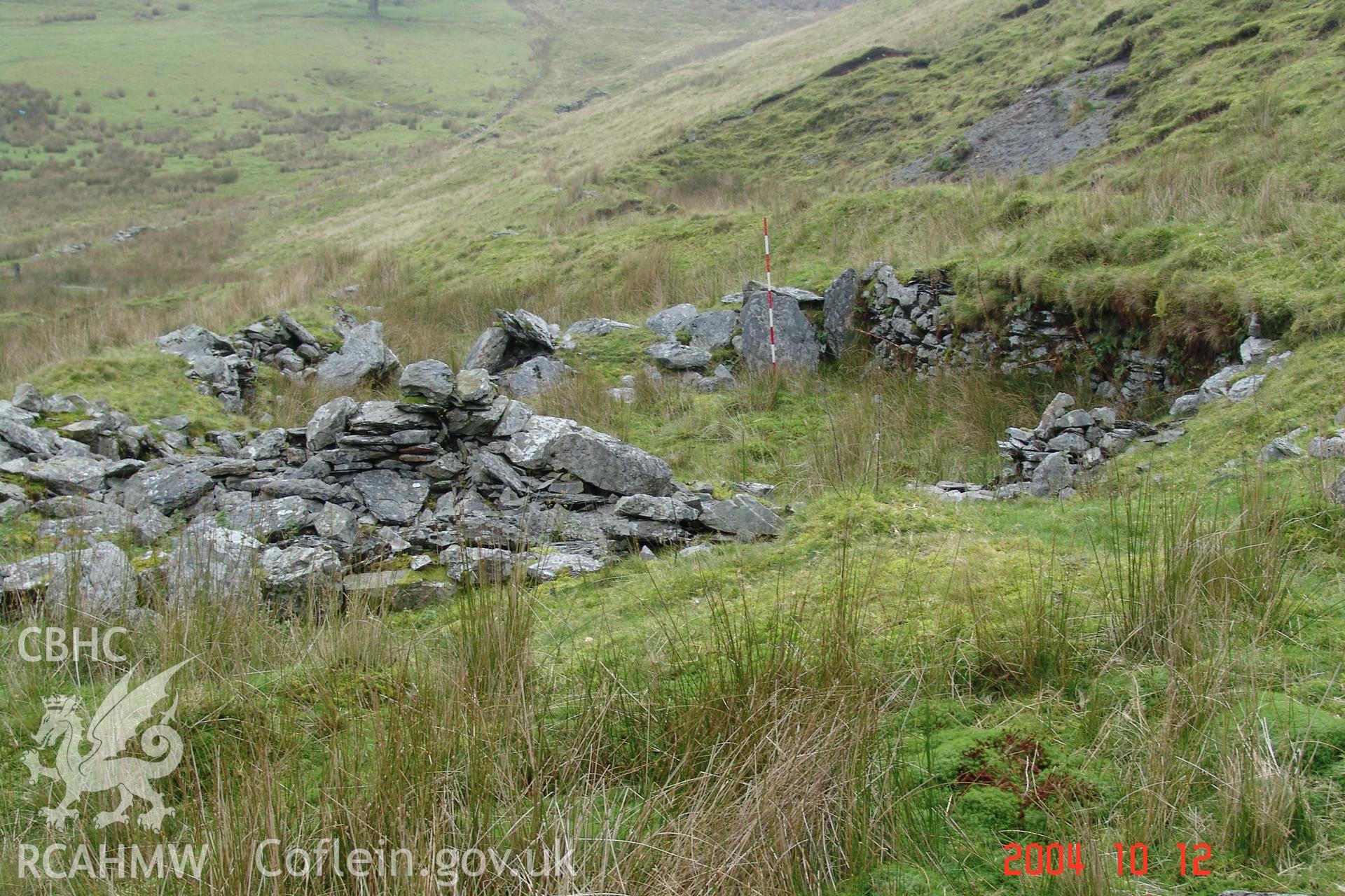 Photograph of Bwlch-y-styllen Building taken on 12/10/2004 by N. Phillips during an Upland Survey undertaken by Cambrian Archaeological Projects.
