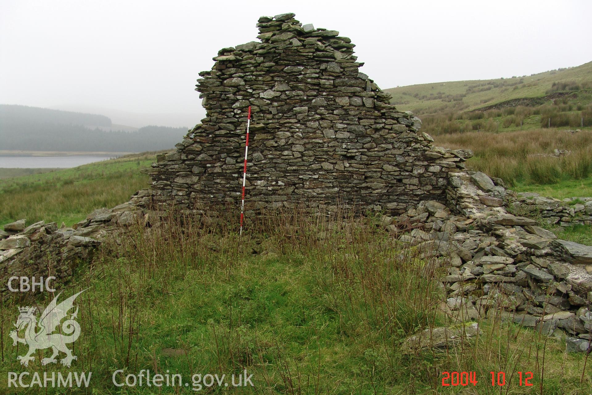 Photograph of Bwlch-y-styllen Building taken on 12/10/2004 by N. Phillips during an Upland Survey undertaken by Cambrian Archaeological Projects.