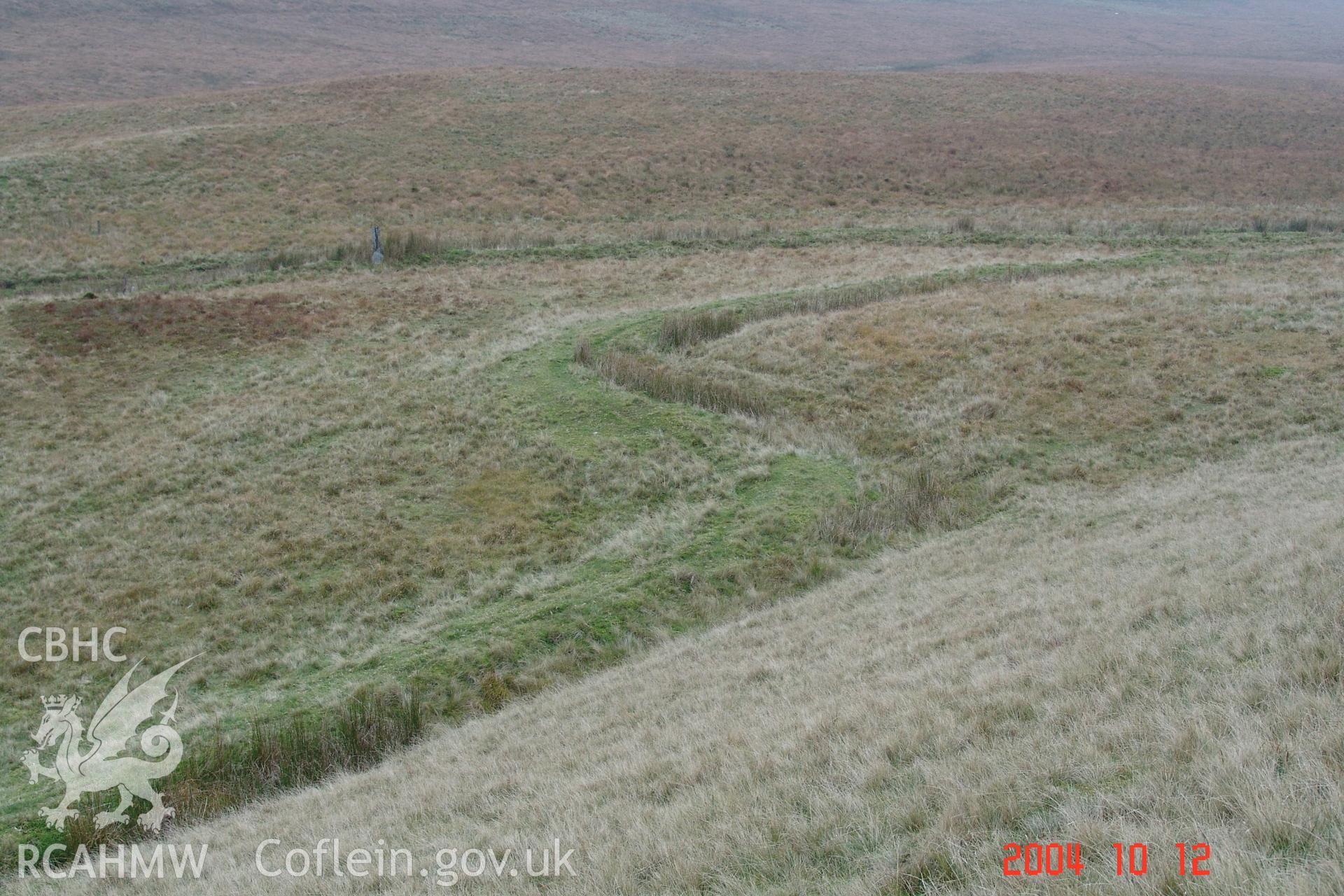 Photograph of Bwlch-y-styllen Field Bank taken on 12/10/2004 by N. Phillips during an Upland Survey undertaken by Cambrian Archaeological Projects.