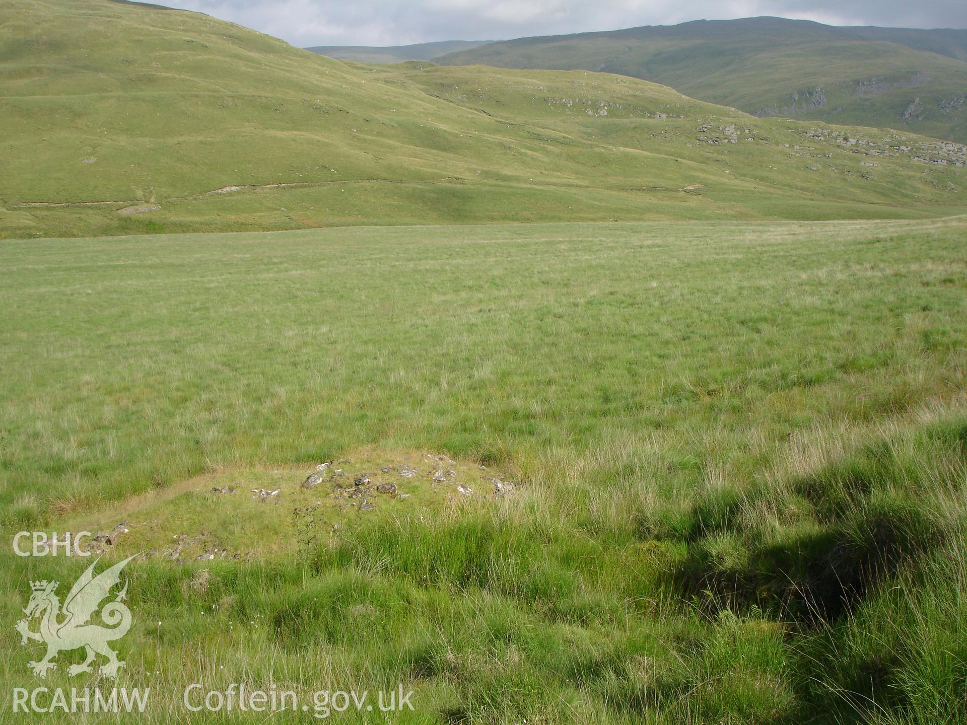 Photograph of Hyddgen Lead Mine Spoil Tip IX taken on 08/07/2005 by R.P. Sambrook during an Upland Survey undertaken by Trysor Archaeology.