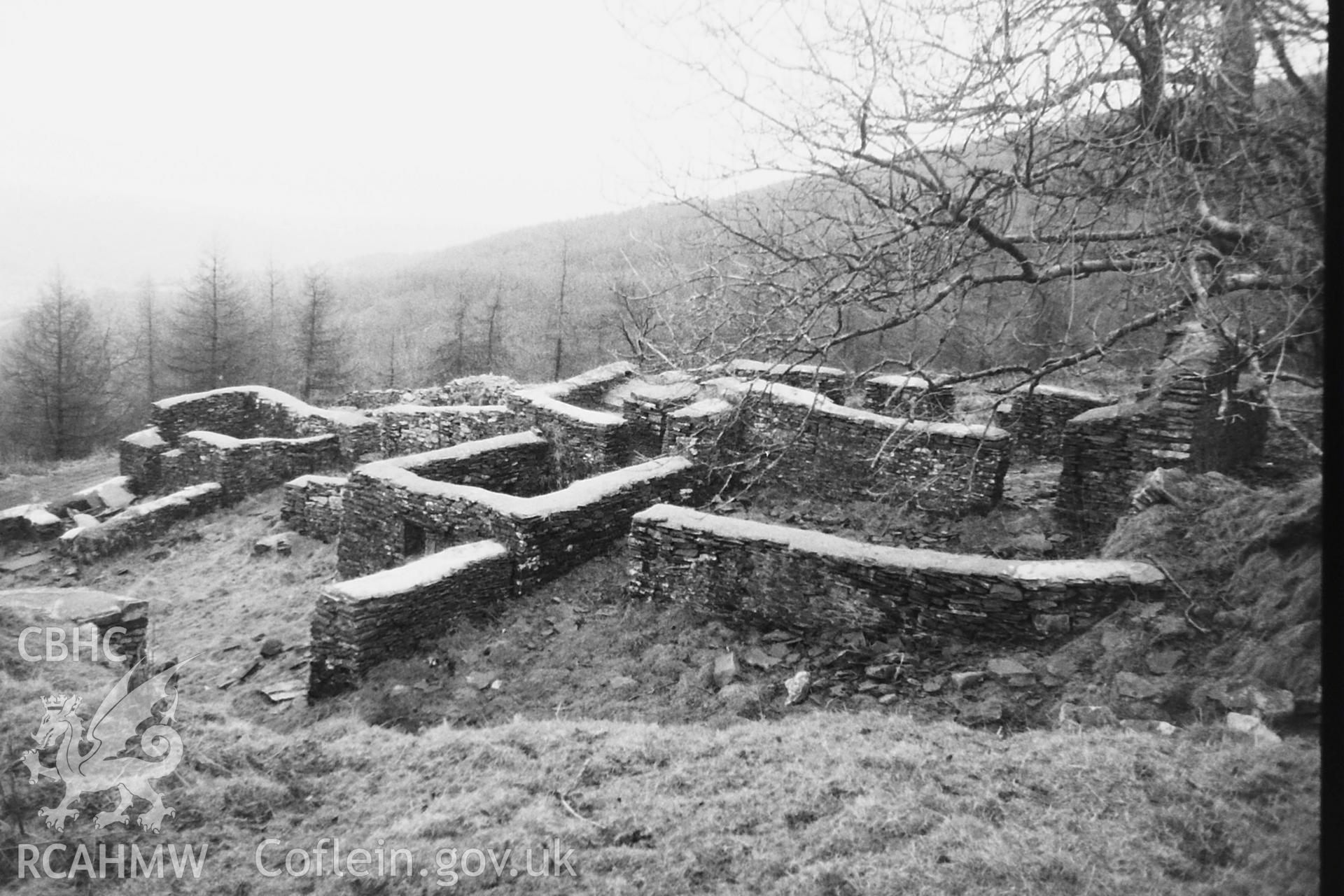 Black and white photo showing Pen y Lan, Merthyr Tydfil (SO045035), taken by Paul R. Davis, 2000.