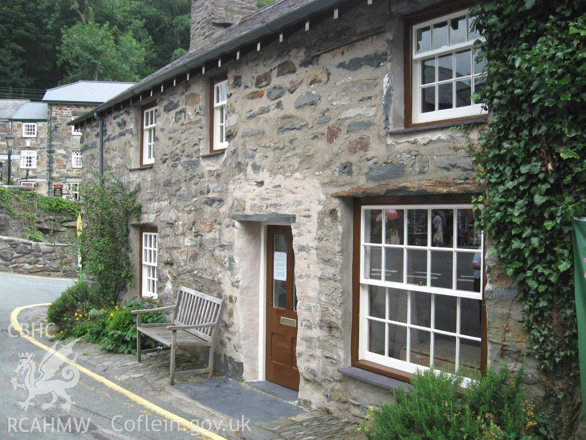Colour photo of Ty Isaf, Beddgelert, taken by Paul R. Davis, dated 10th May 2006.