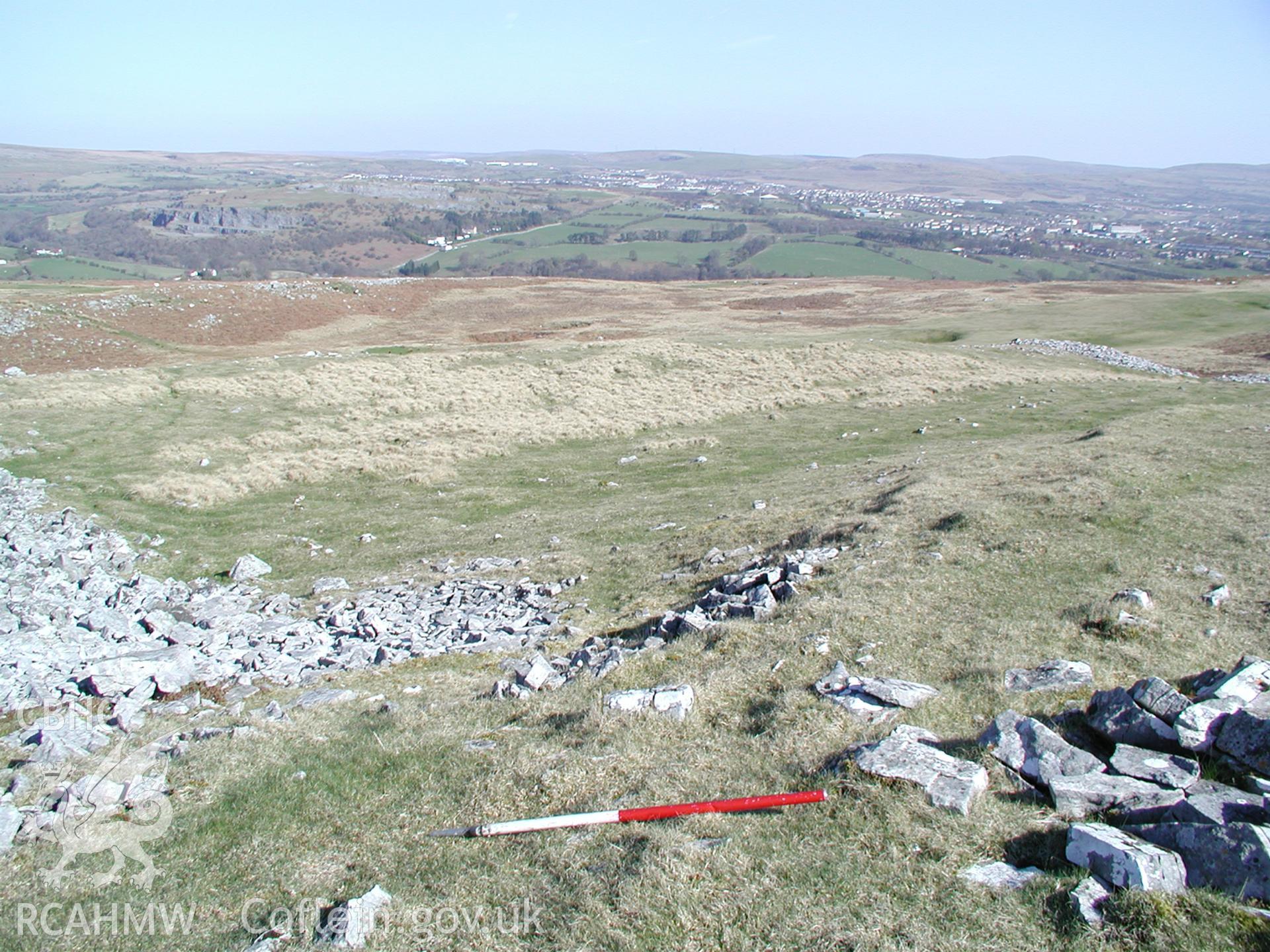 Digital photograph of Cefn Cilsanws Enclosure taken on 07/04/2003 by Cambrian Archaeological Projects during the Pontsticill Upland Survey