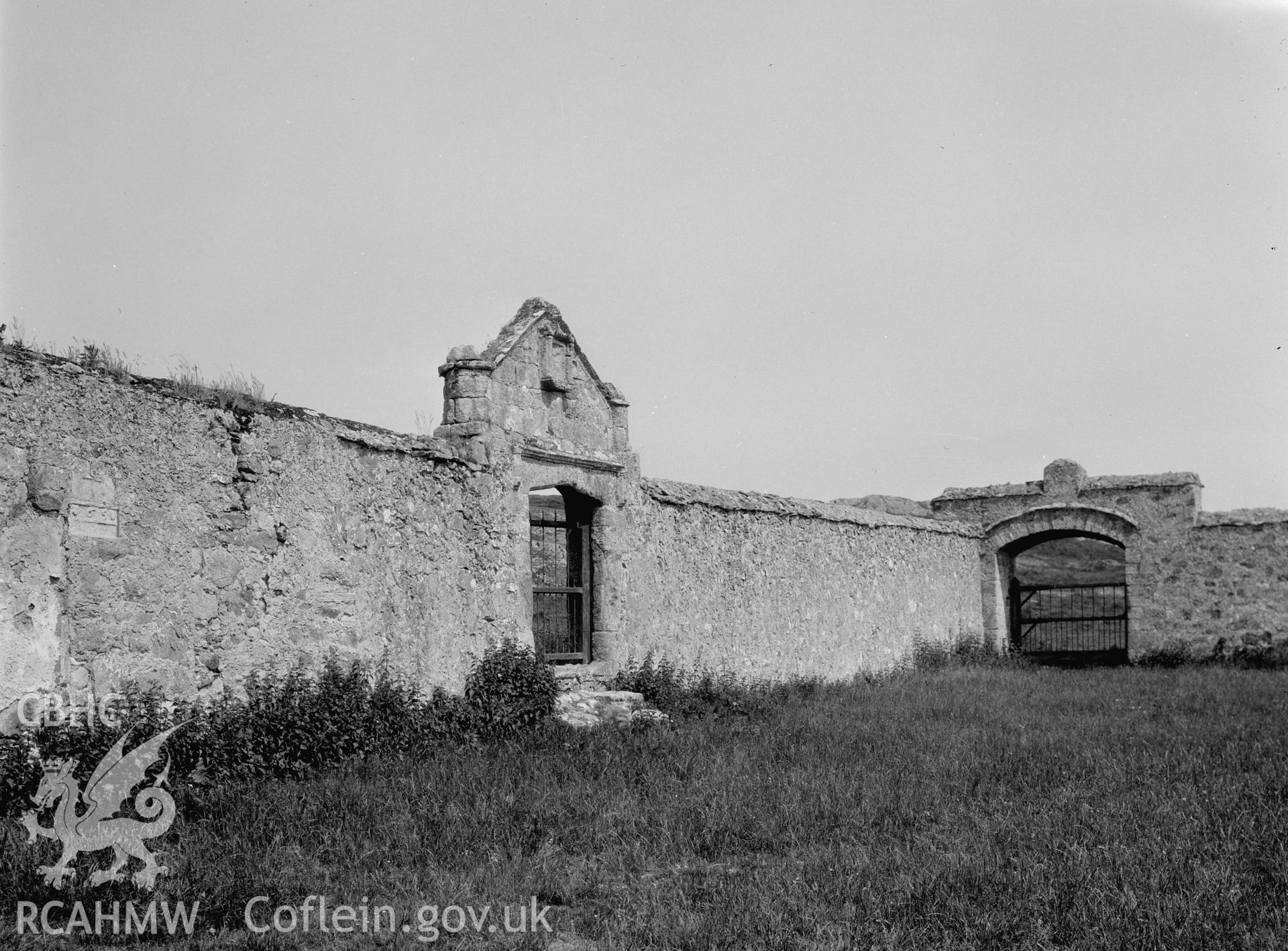 GATEWAY NO.3, NO.2 ON RIGHT