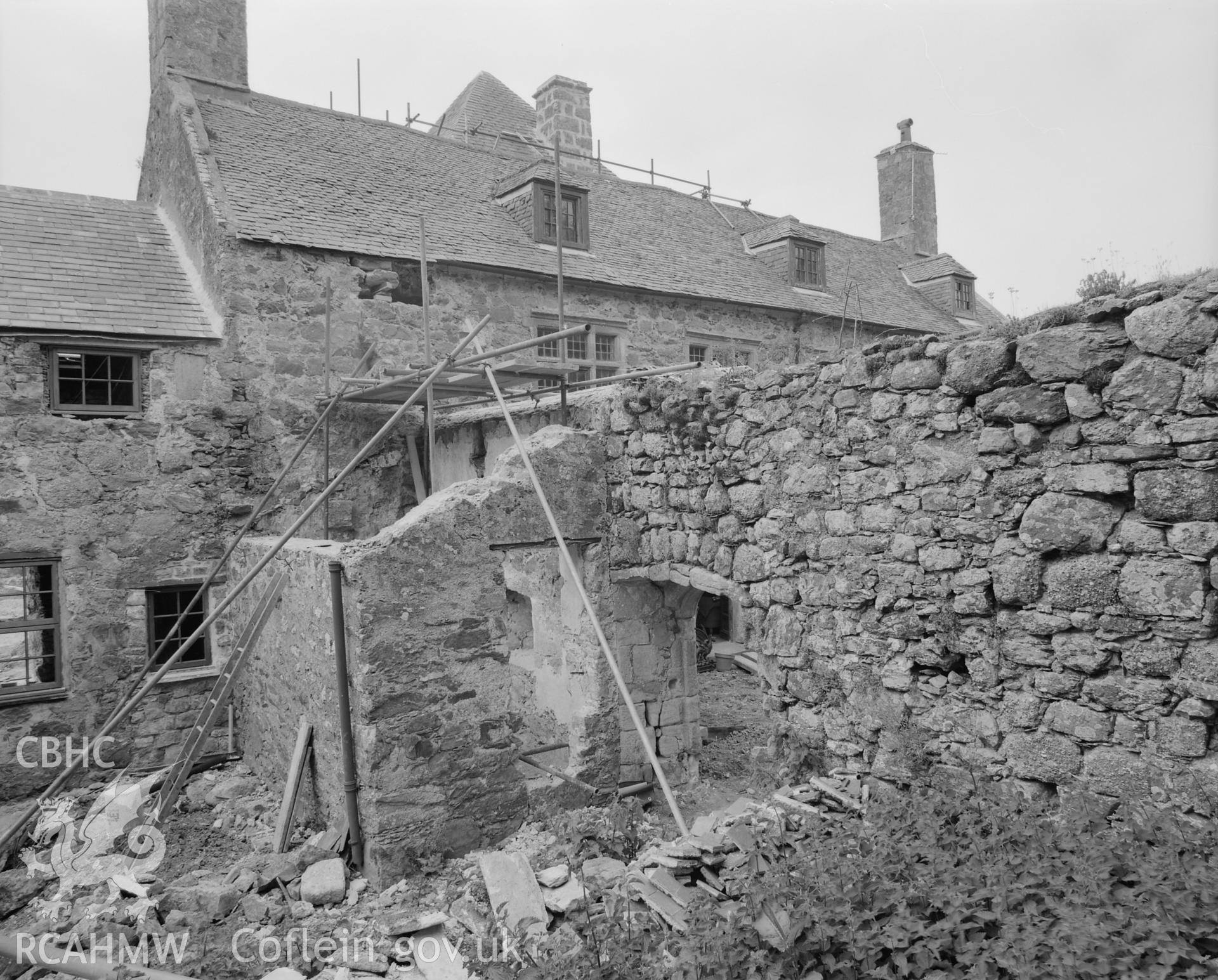 Junction of old house and new house, from SE