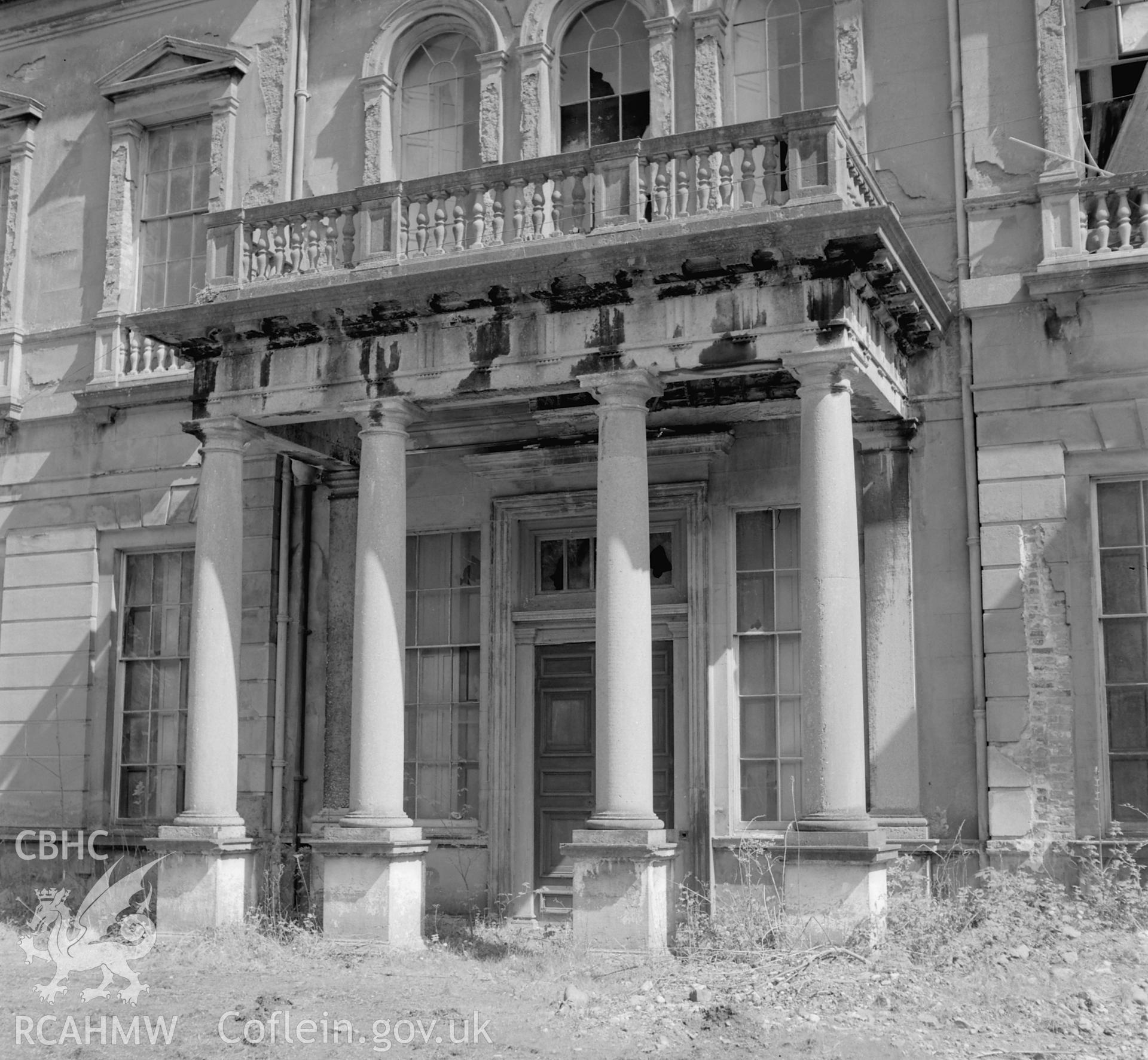 General view of the porch