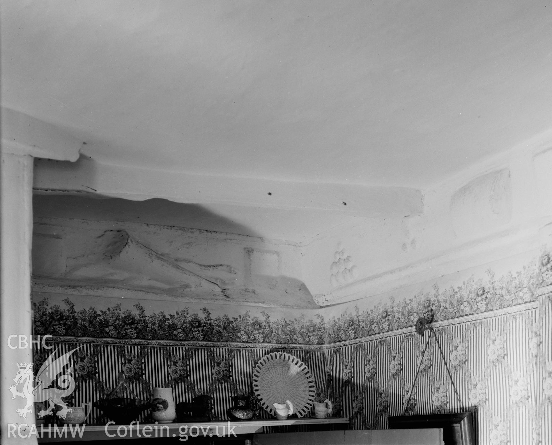 View of the plaster frieze on ground floor