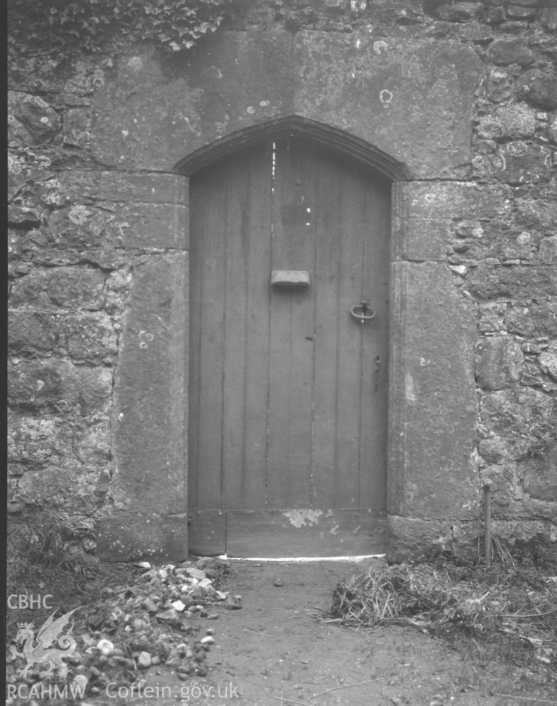 Black and white photo of Llanidan Old House.