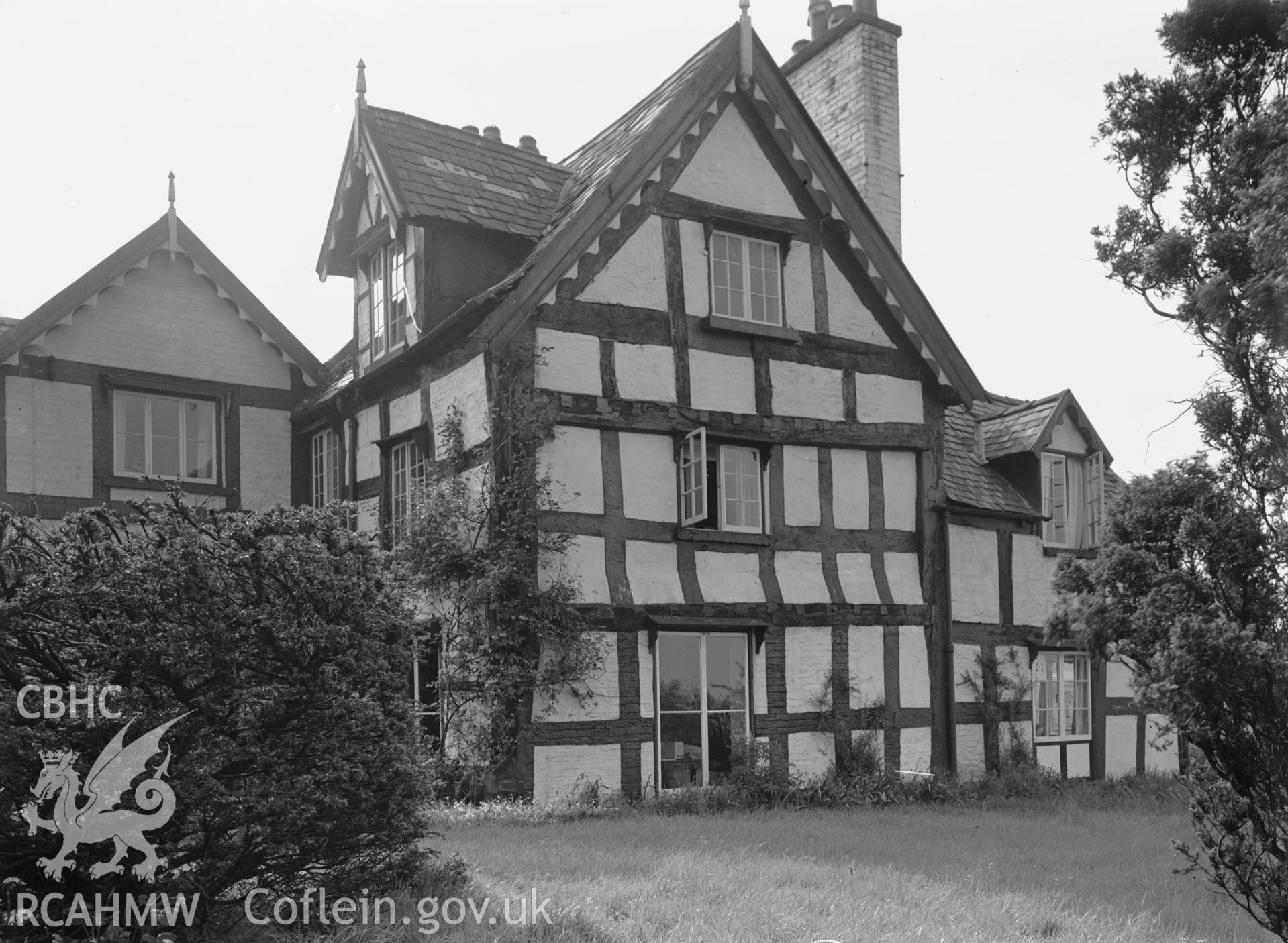 A single black and white photograph showing Esless Hall, Wrexham.