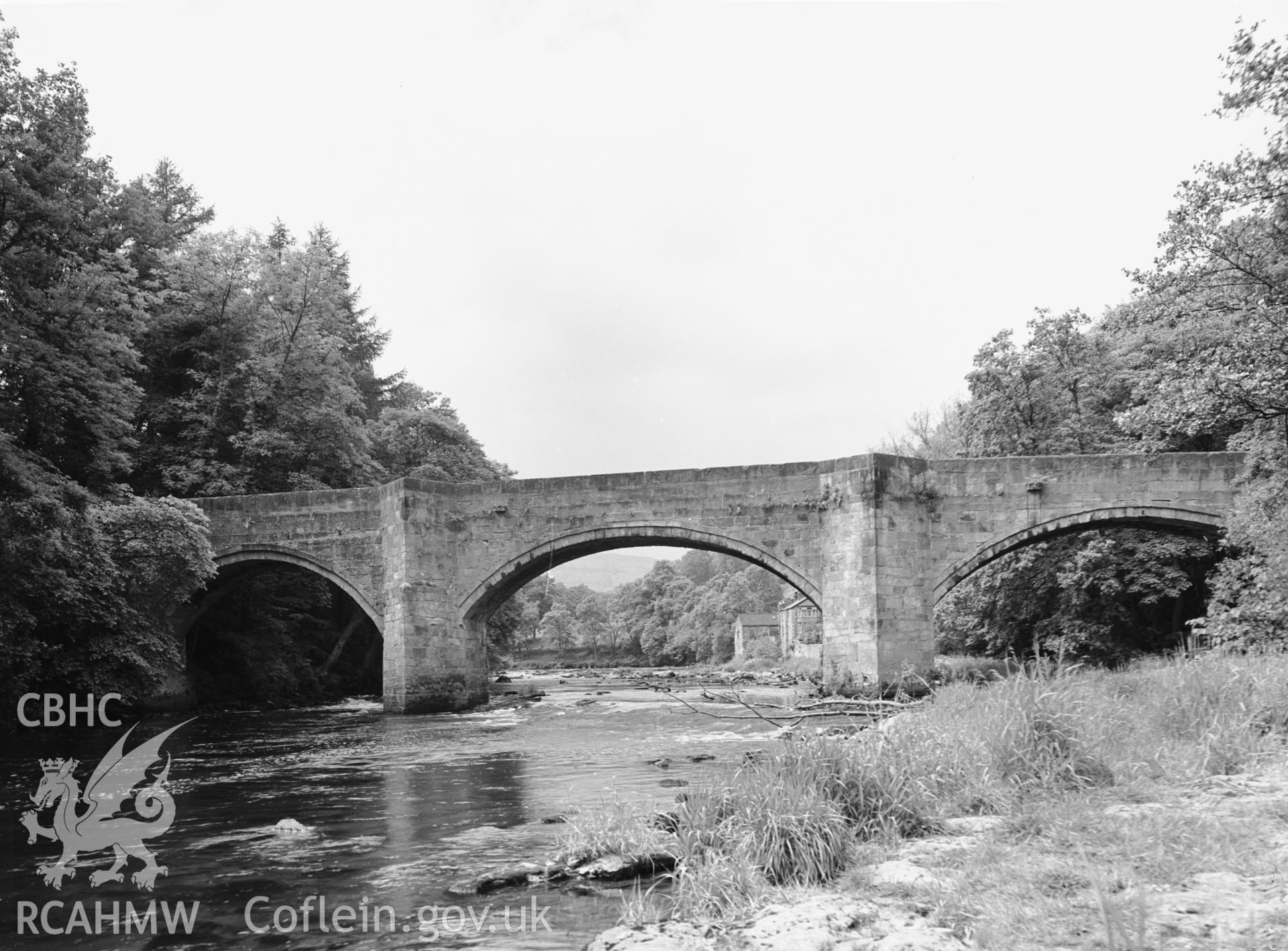 A single black and white photograph showing Pont-y-Cysyllte.  Negative held.