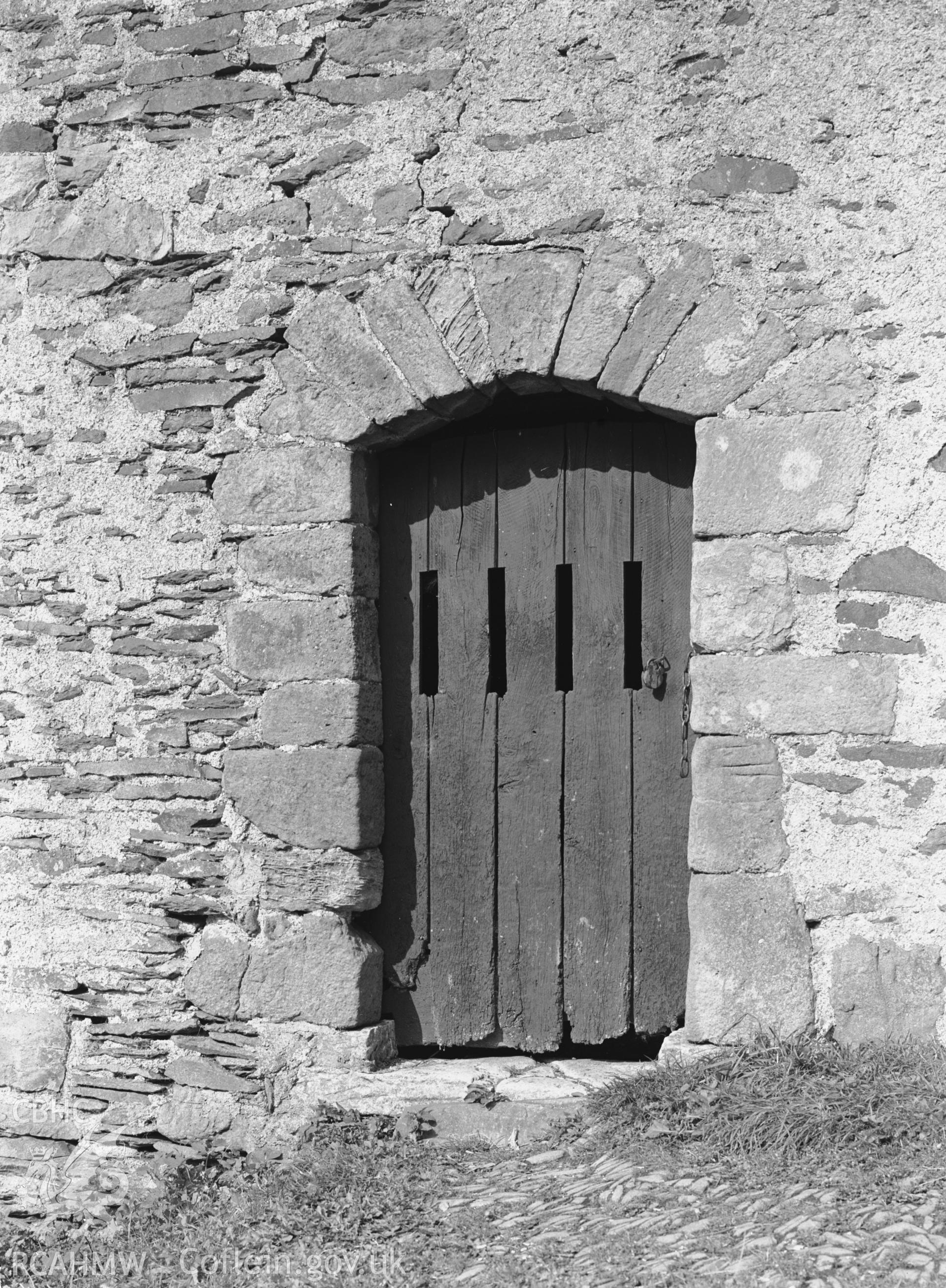 Exterior: shippon doorway