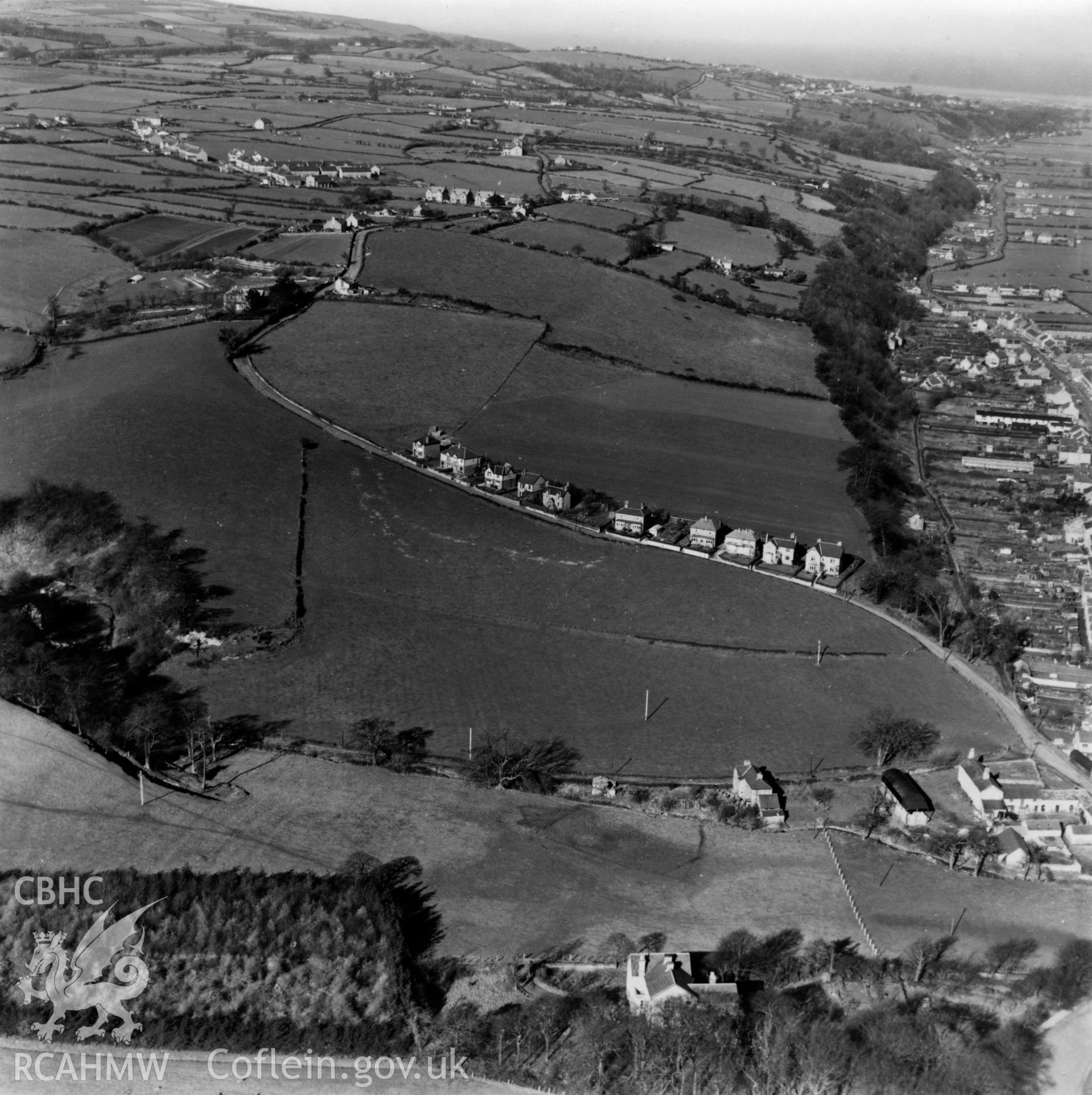 View of Ffynnongroyw looking northwest towards Point of Ayr. Oblique aerial photograph, 5?" cut roll film.