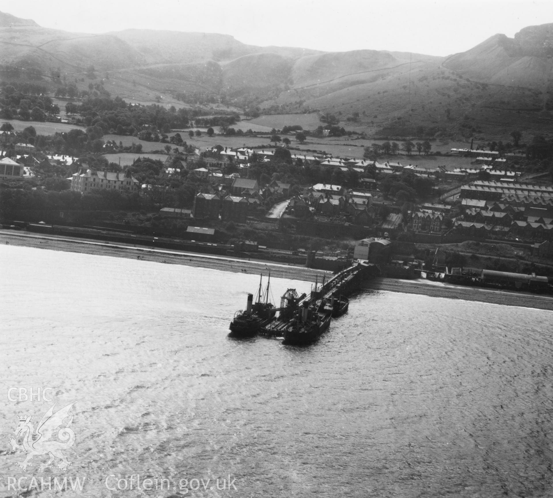 View of Graiglwyd jetty at Penmaenmawr. Oblique aerial photograph, 5?" cut roll film.