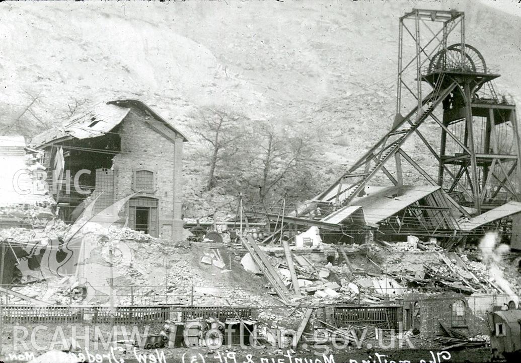 Digital copy of postcard showing the 1913 landslip at  New Tredegar colliery