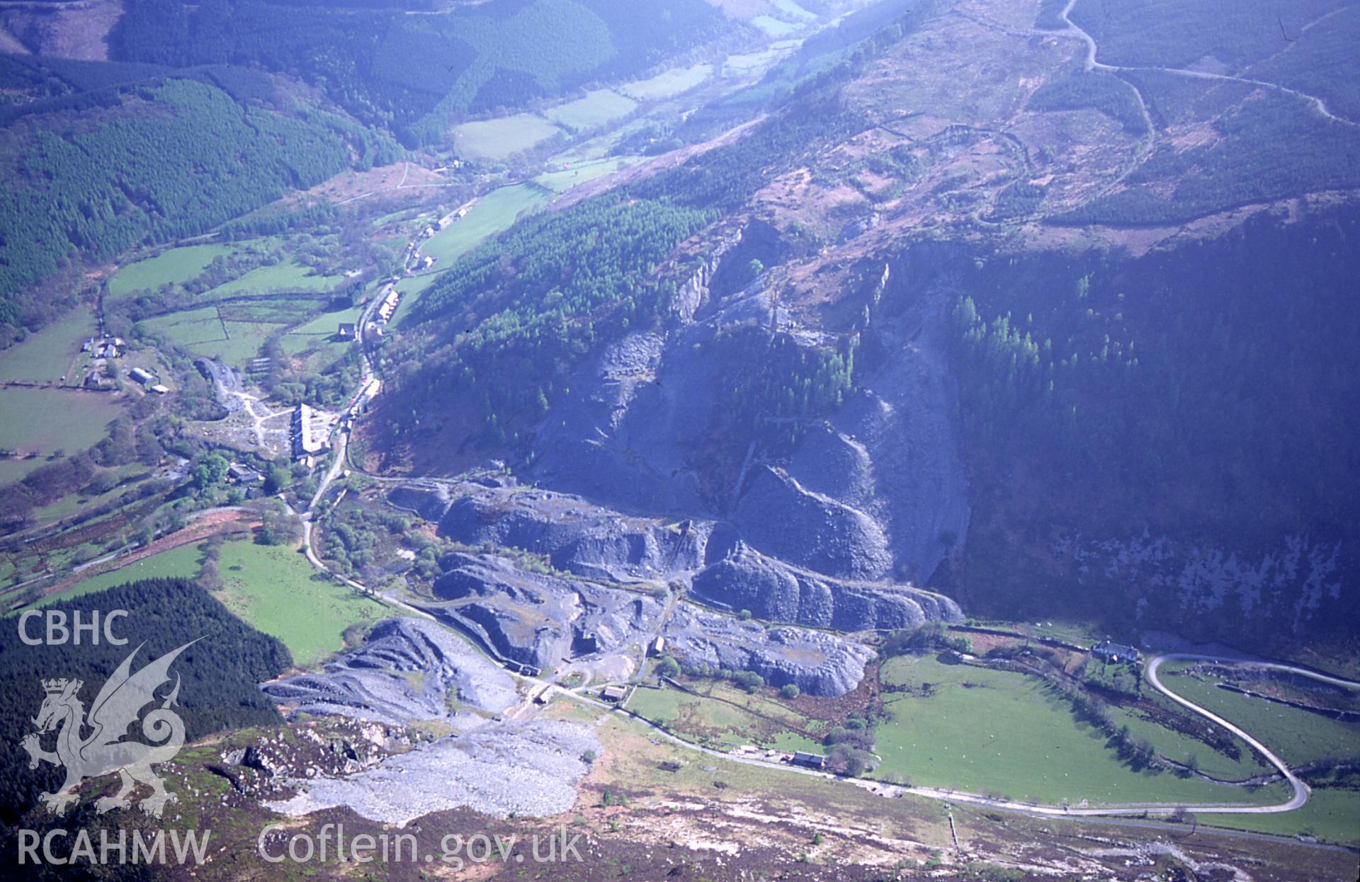 RCAHMW colour slide oblique aerial photograph of Aberllyfenni, Corris, taken on 29/04/1999 by Toby Driver