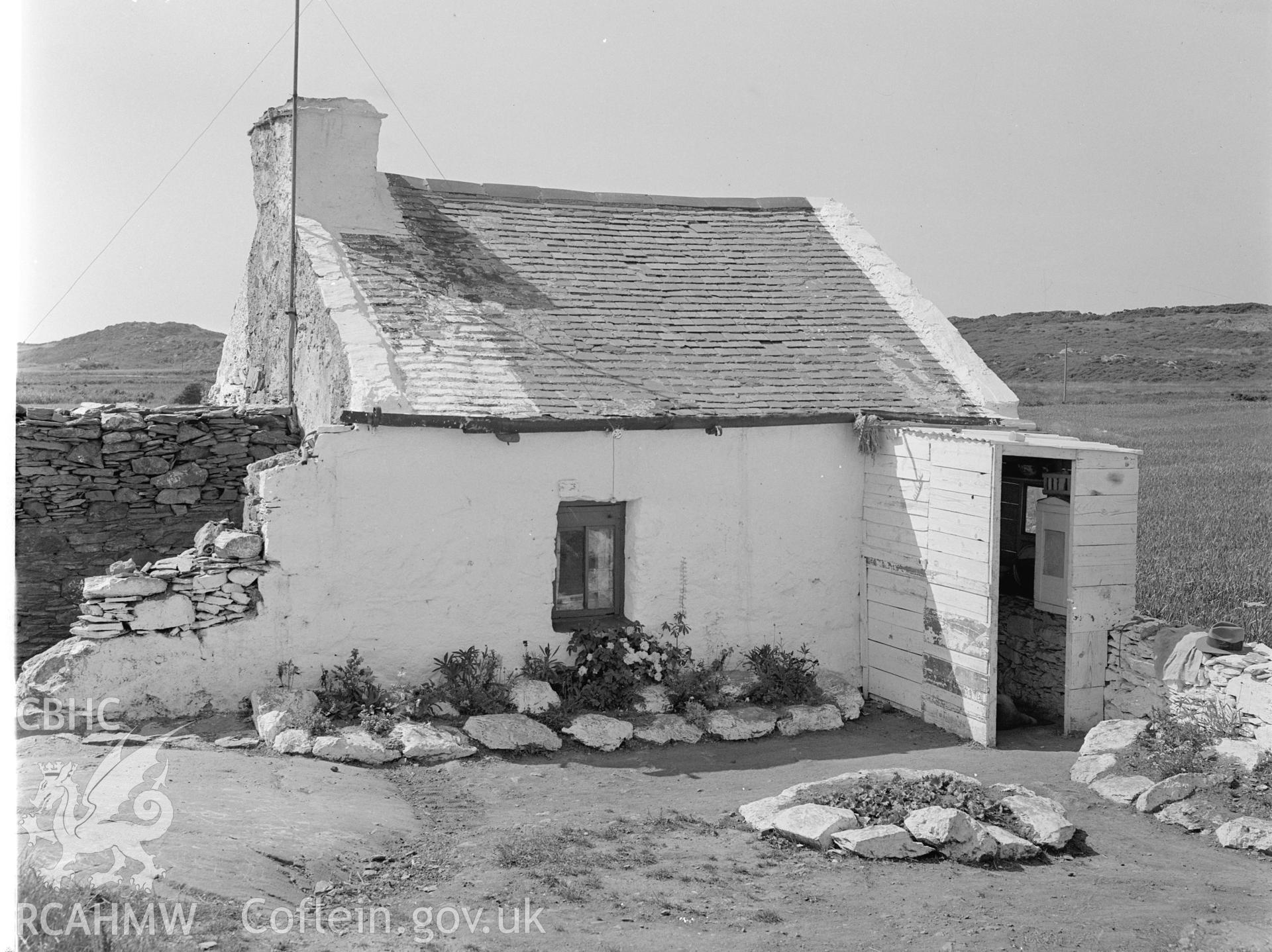 Llafar,Rhoscolyn, general exterior