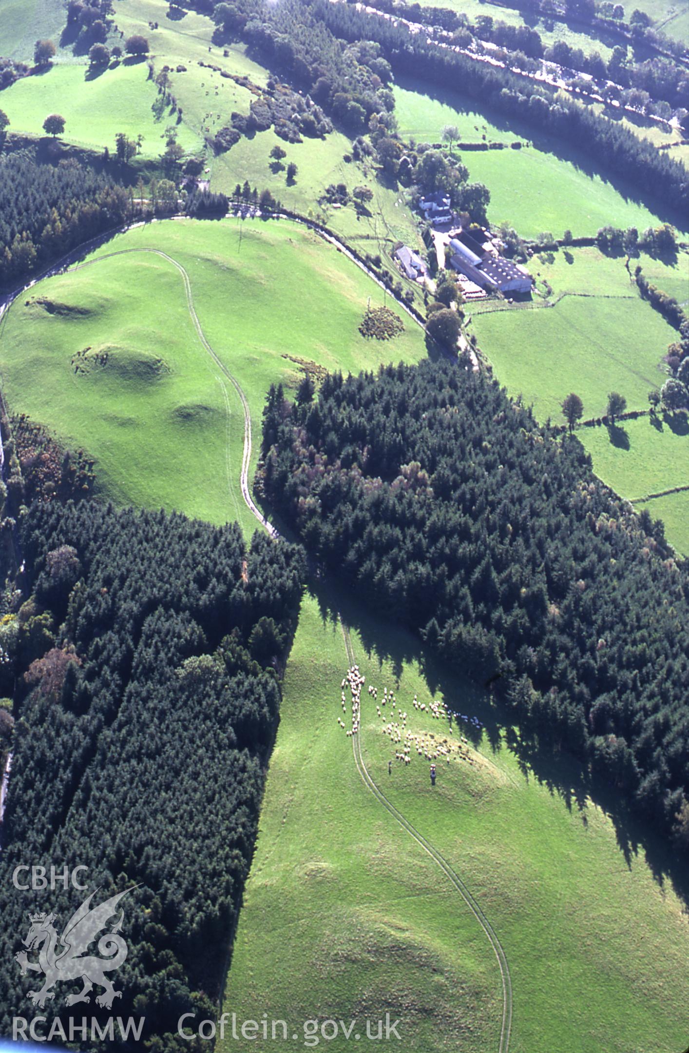 RCAHMW colour slide oblique aerial photograph of Rhydonnen Uchaf, Corwen, taken by T.G.Driver on the 17/10/2000