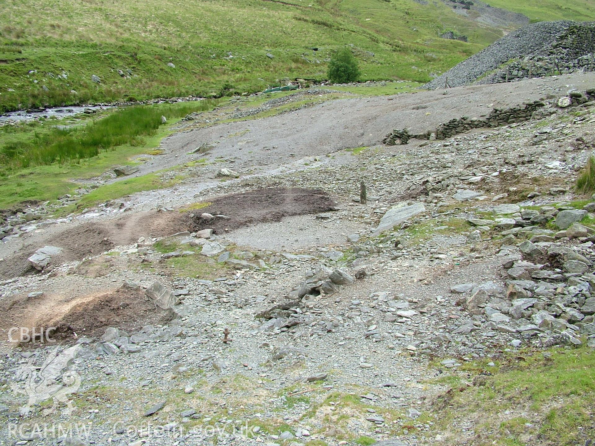 Mining complex with buddle in centre.