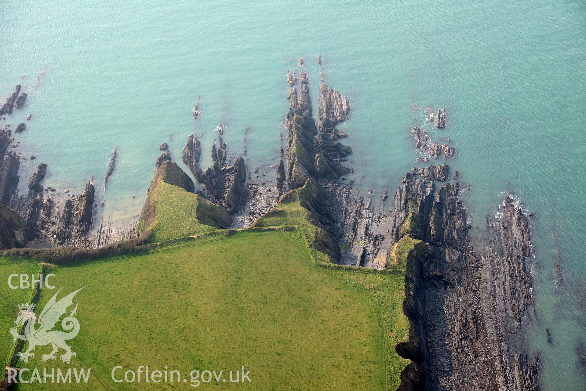 Royal Commission aerial photograph of West Angle Bay promontory fort taken on 27th March 2017. Baseline aerial reconnaissance survey for the CHERISH Project. ? Crown: CHERISH PROJECT 2017. Produced with EU funds through the Ireland Wales Co-operation Programme 2014-2020. All material made freely available through the Open Government Licence.