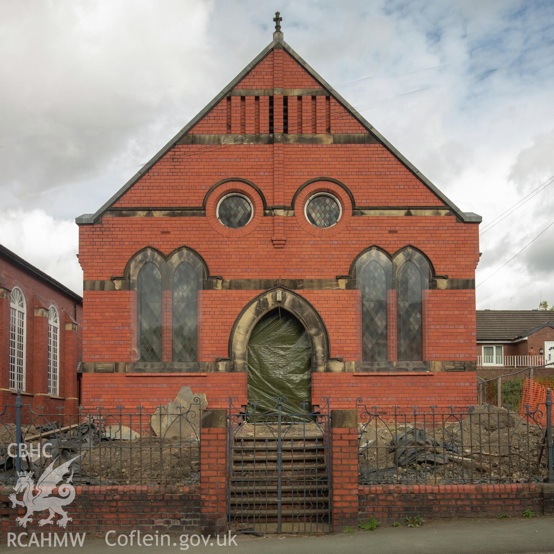 Colour photograph showing front elevation and entrance of Trinity English Presbyterian Chapel, Acrefair. Photographed by Richard Barrett on 15th September 2018.