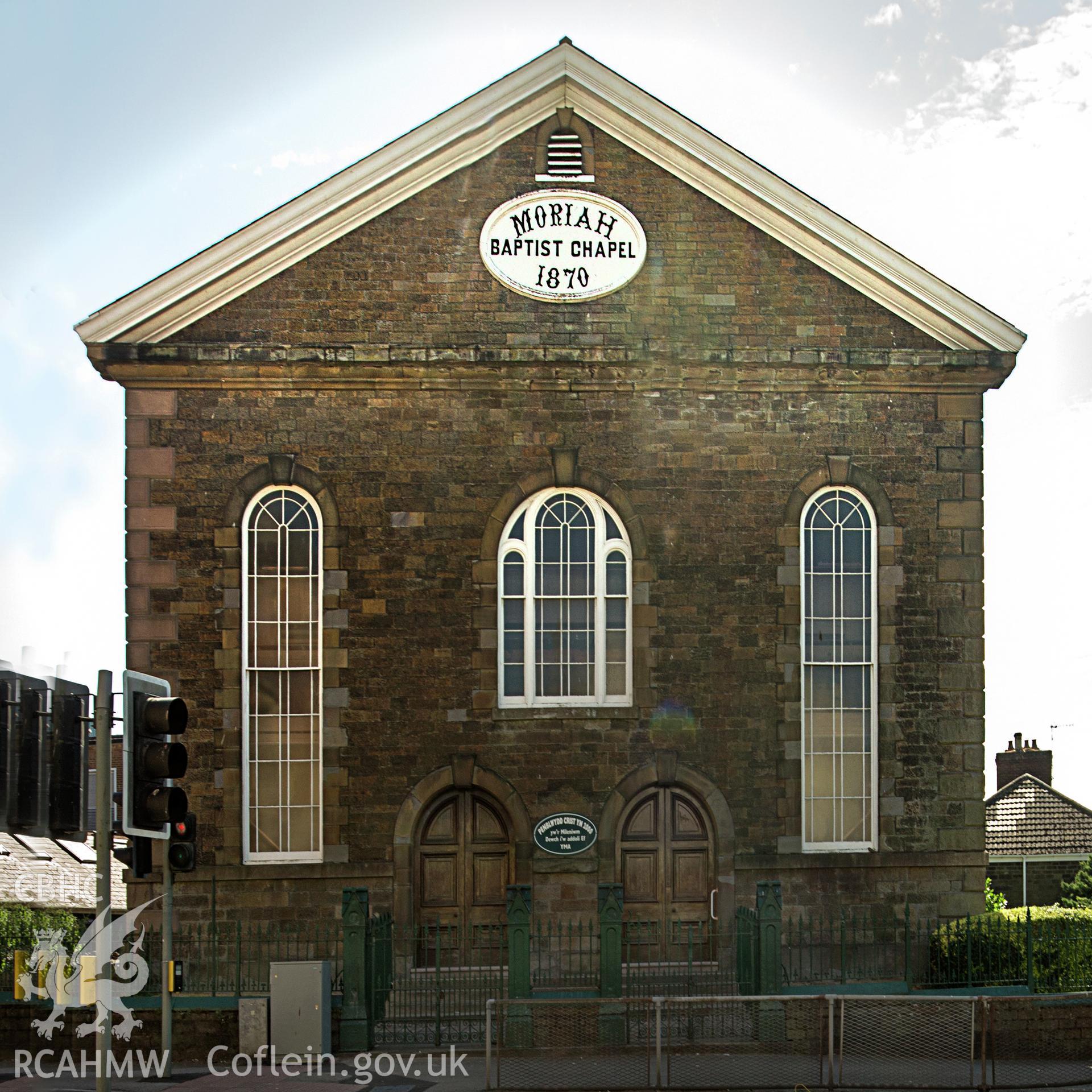 Colour photograph showing front elevation and entrance of Moreia Welsh Baptist Church, Station Road, Llanelli. Photographed by Richard Barrett on 15th July 2018.