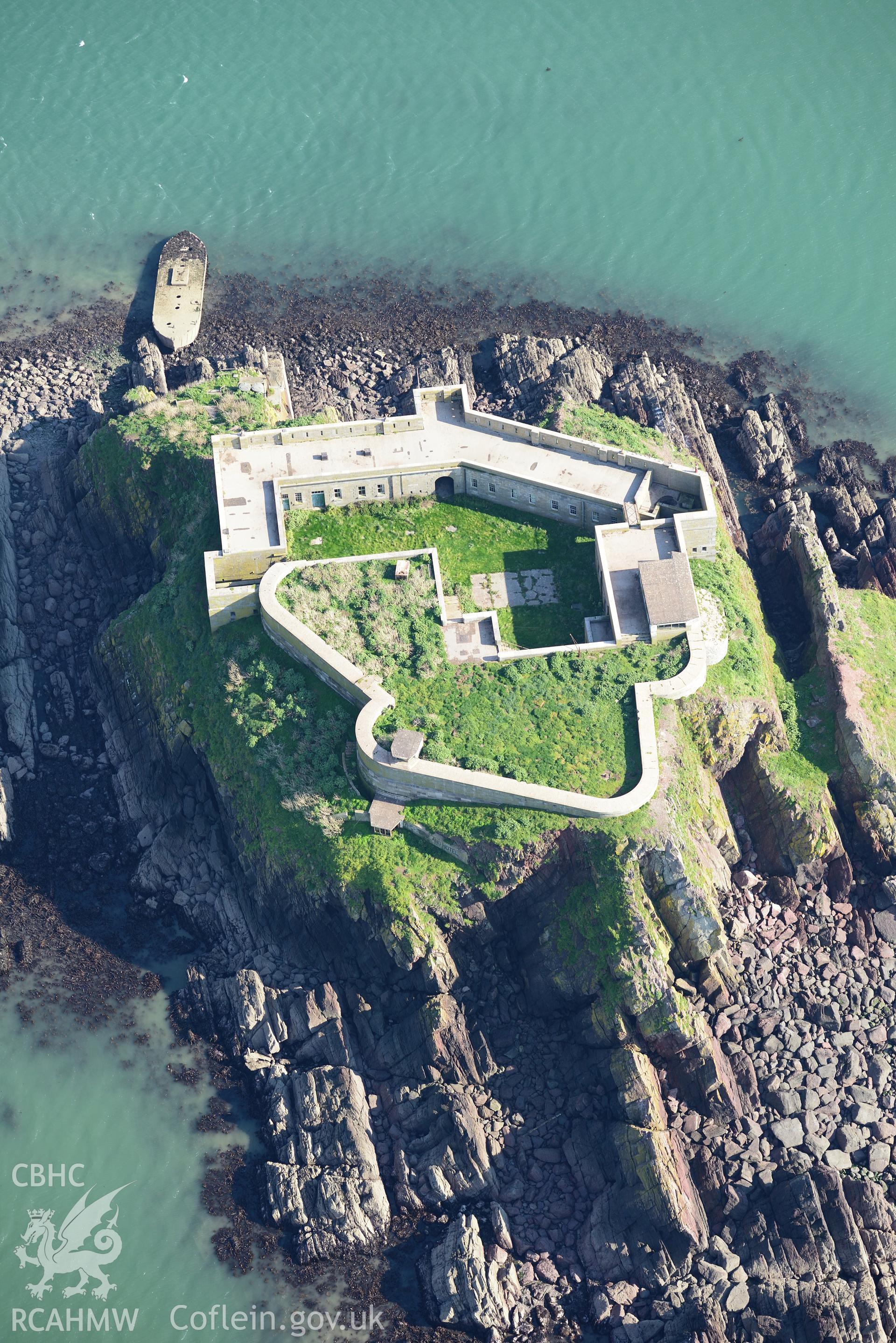 Thorn Island battery fort, east of Pembroke Dock. Oblique aerial photograph taken during the Royal Commission's programme of archaeological aerial reconnaissance by Toby Driver on 30th September 2015.