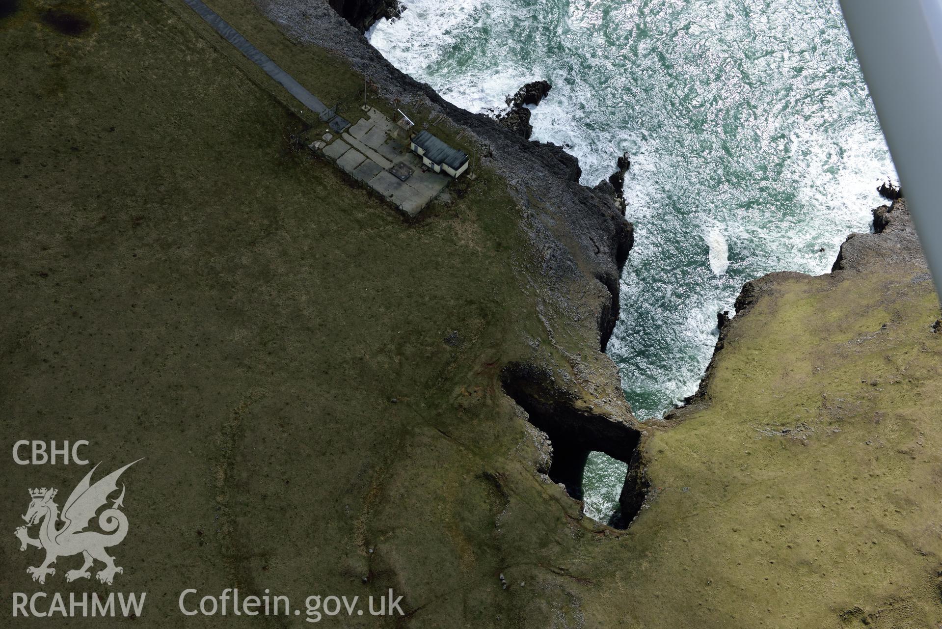 Buckspool Camp promontory fort. Detailed baseline aerial reconnaissance survey for the CHERISH Project. ? Crown: CHERISH PROJECT 2018. Produced with EU funds through the Ireland Wales Co-operation Programme 2014-2020. All material made freely available through the Open Government Licence.